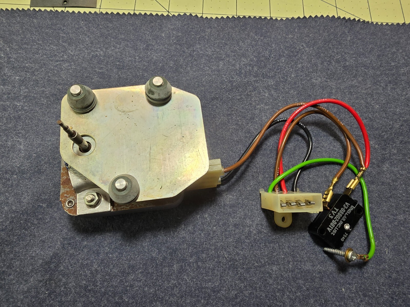 Glenburn AT100 Turntable Parts – Drive Motor with Rubber Mounts & Micro Switch