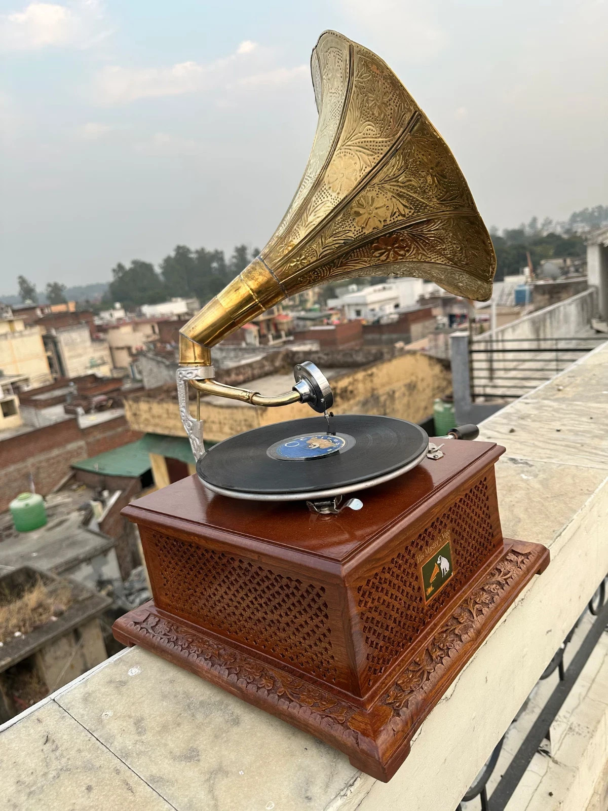 Antique Elegance HMV Working Gramophone A Timeless Phonograph for Collectors