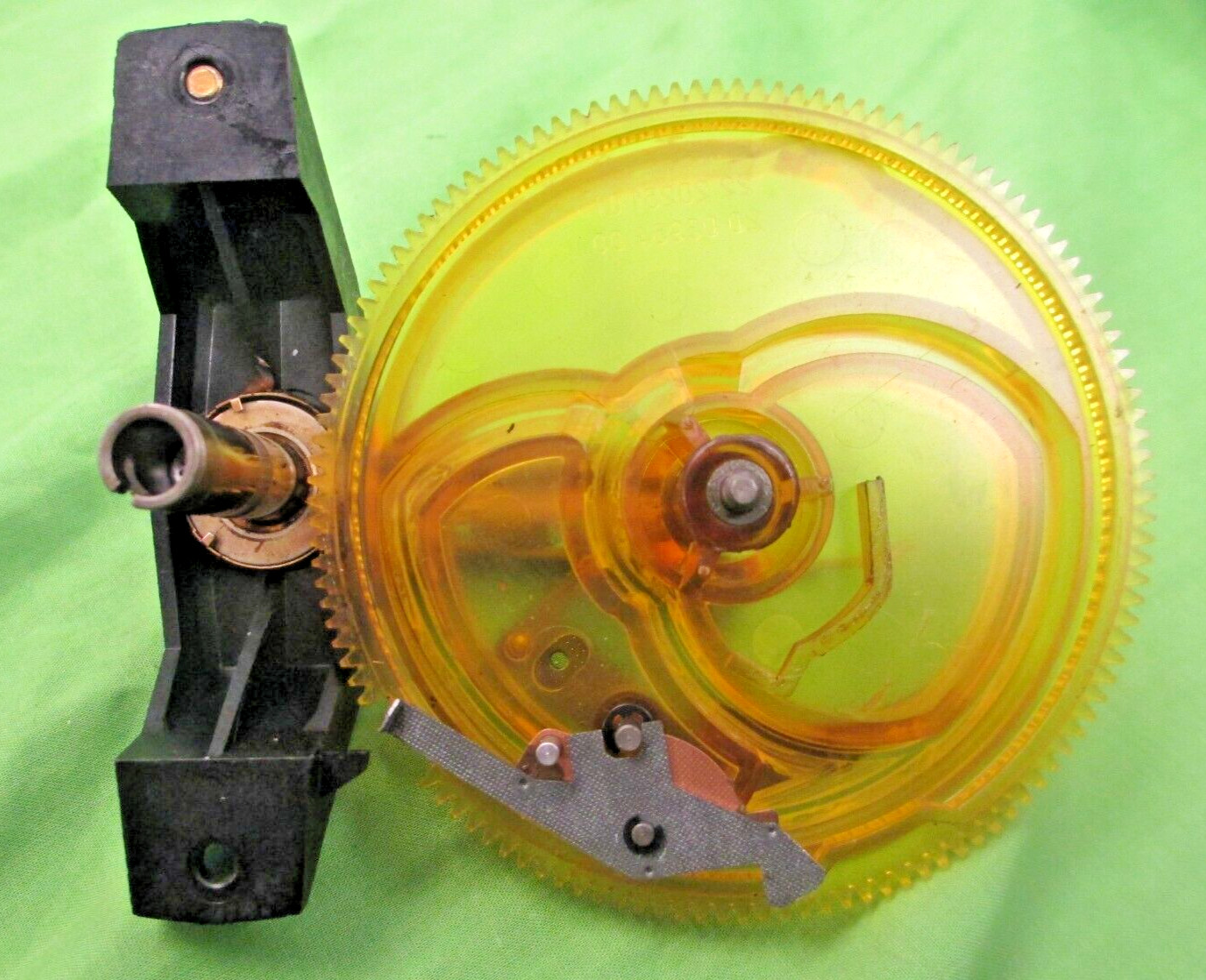 DUAL TURNTABLE CS 1225 CAM GEAR ON PLATTER SHAFT HOUSING & PLATTER BEARING