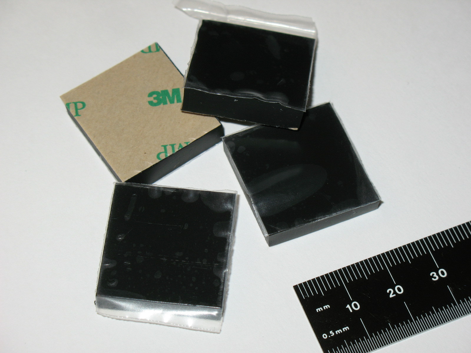 4, 1″ (25MM) SQUARE 1/4″ (6MM) THICK VIBRATION ISOLATION FEET 70D SELFSTICK 1in