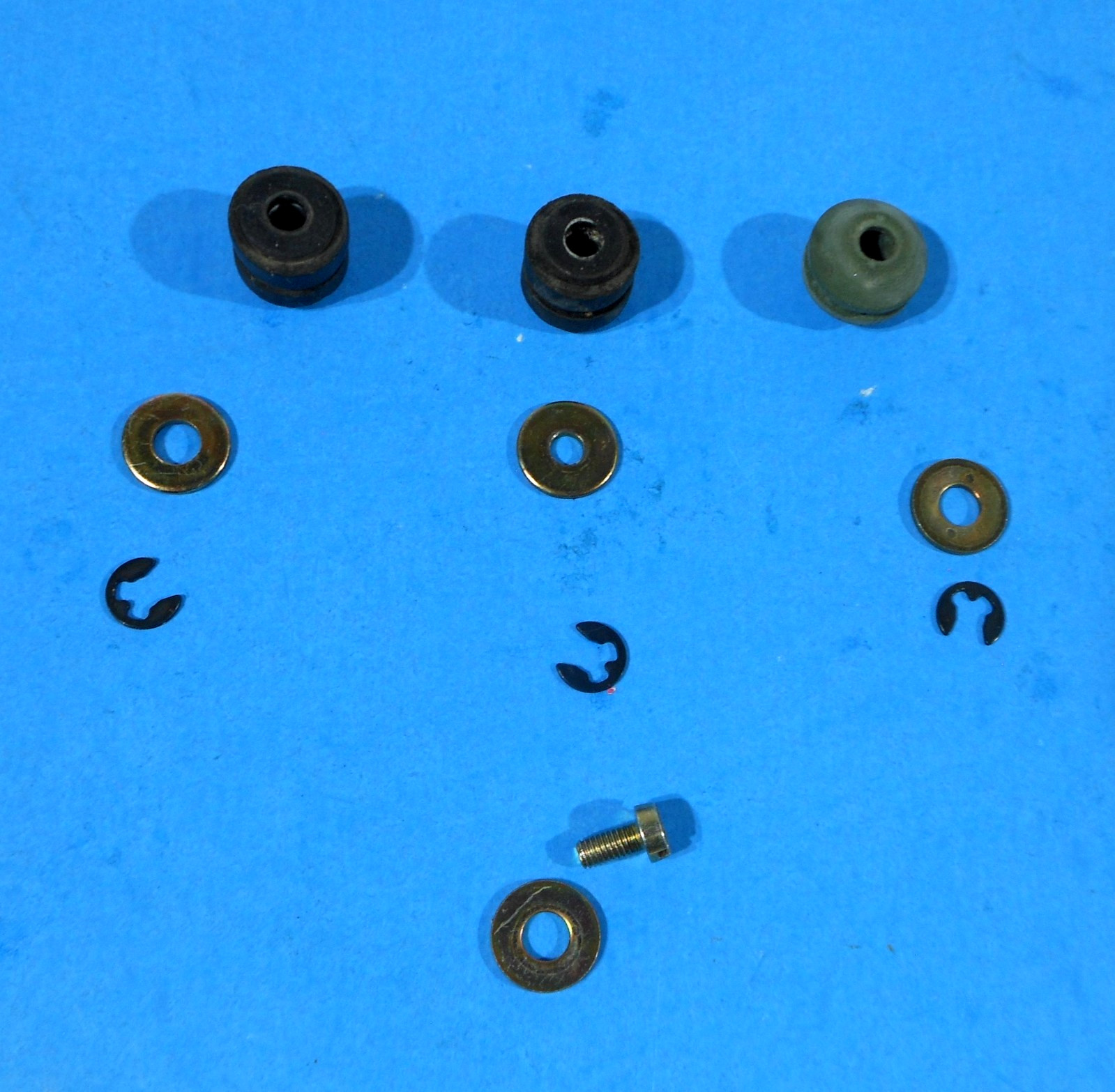 DUAL 1237 MOTOR MOUNT GROMMET SET NICE CONDITION TURNTABLE PARTS OR REPAIR
