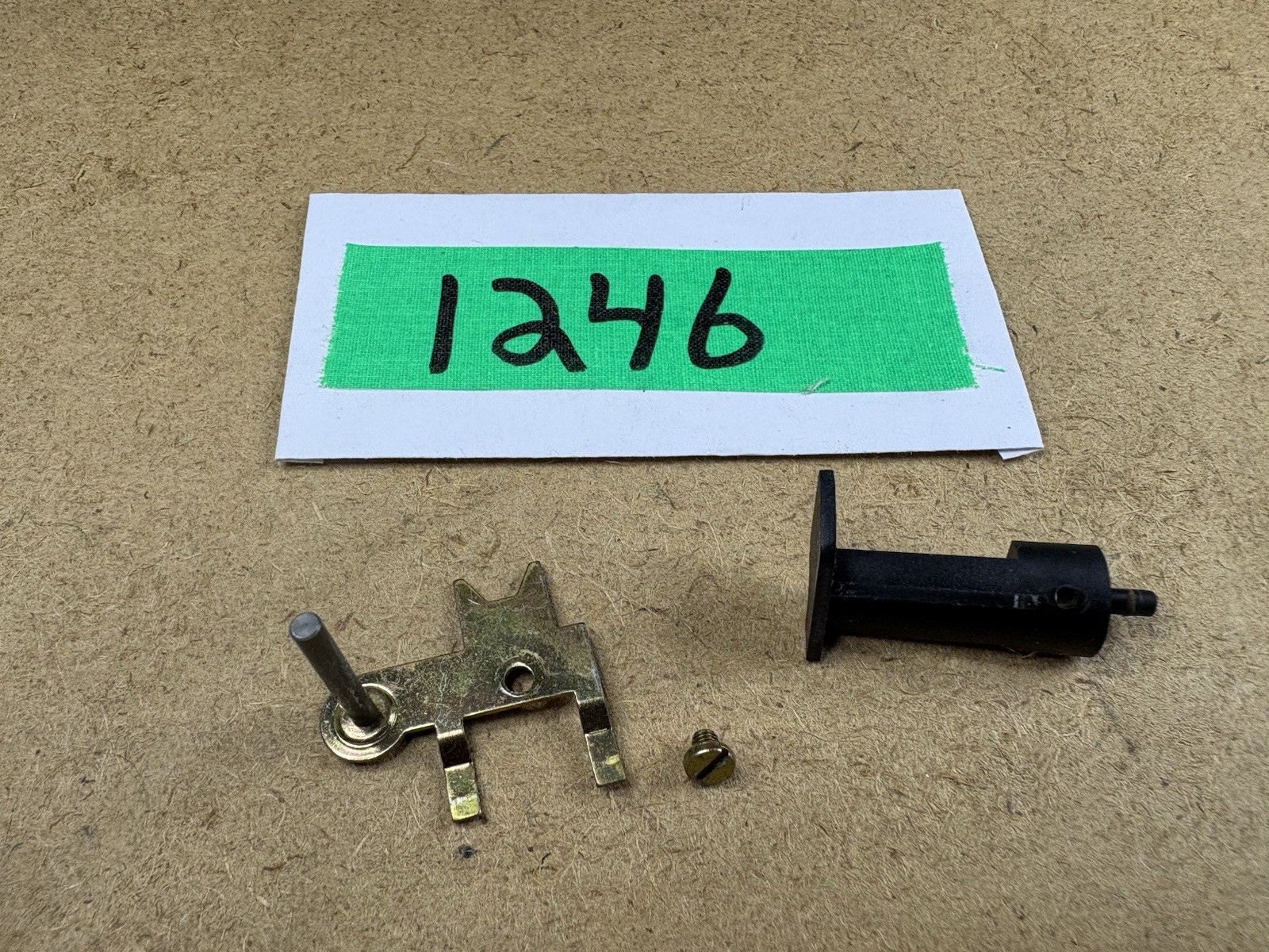 Dual 1246 Part (likely to fit 1245, 1249, 1237, 1241)-BEARING PLATE/STOP PIECE