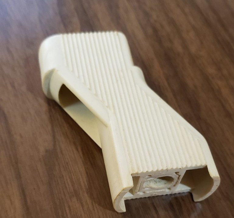 45 RPM RECORD CHANGER SPINDLE STACKING ADAPTER MARKED: GE