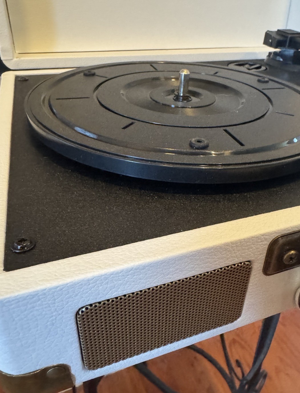 NEW Crosley Cruiser Premier Vinyl Record Player with Speakers – White W/ Gold