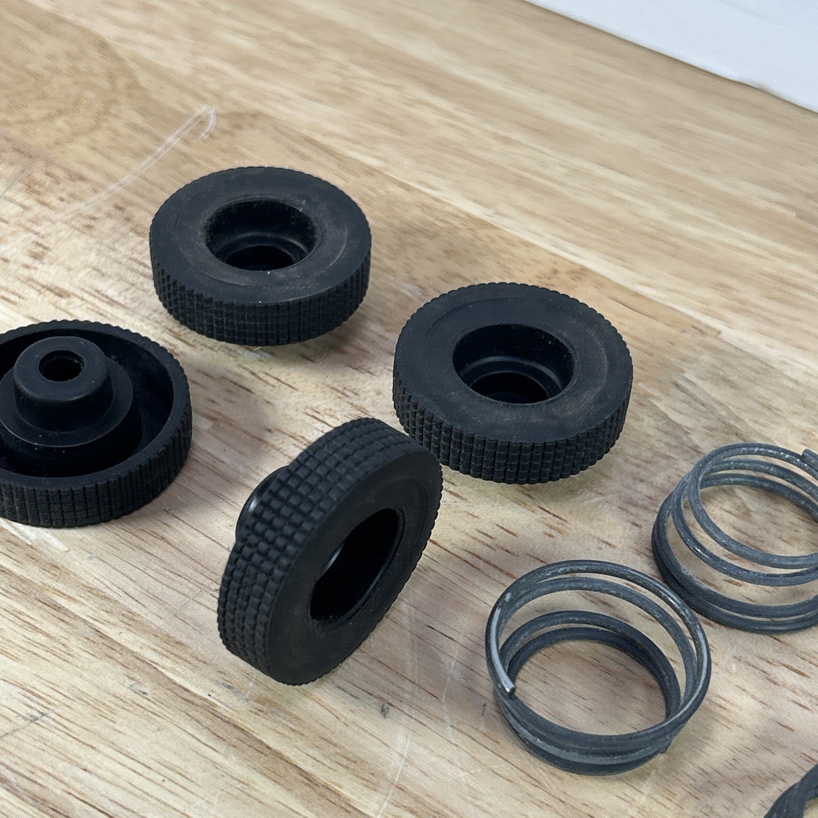 4 Original Technics Turntable Rubber Feet Springs Screws SL-BD20 BD1 BD22 BD27