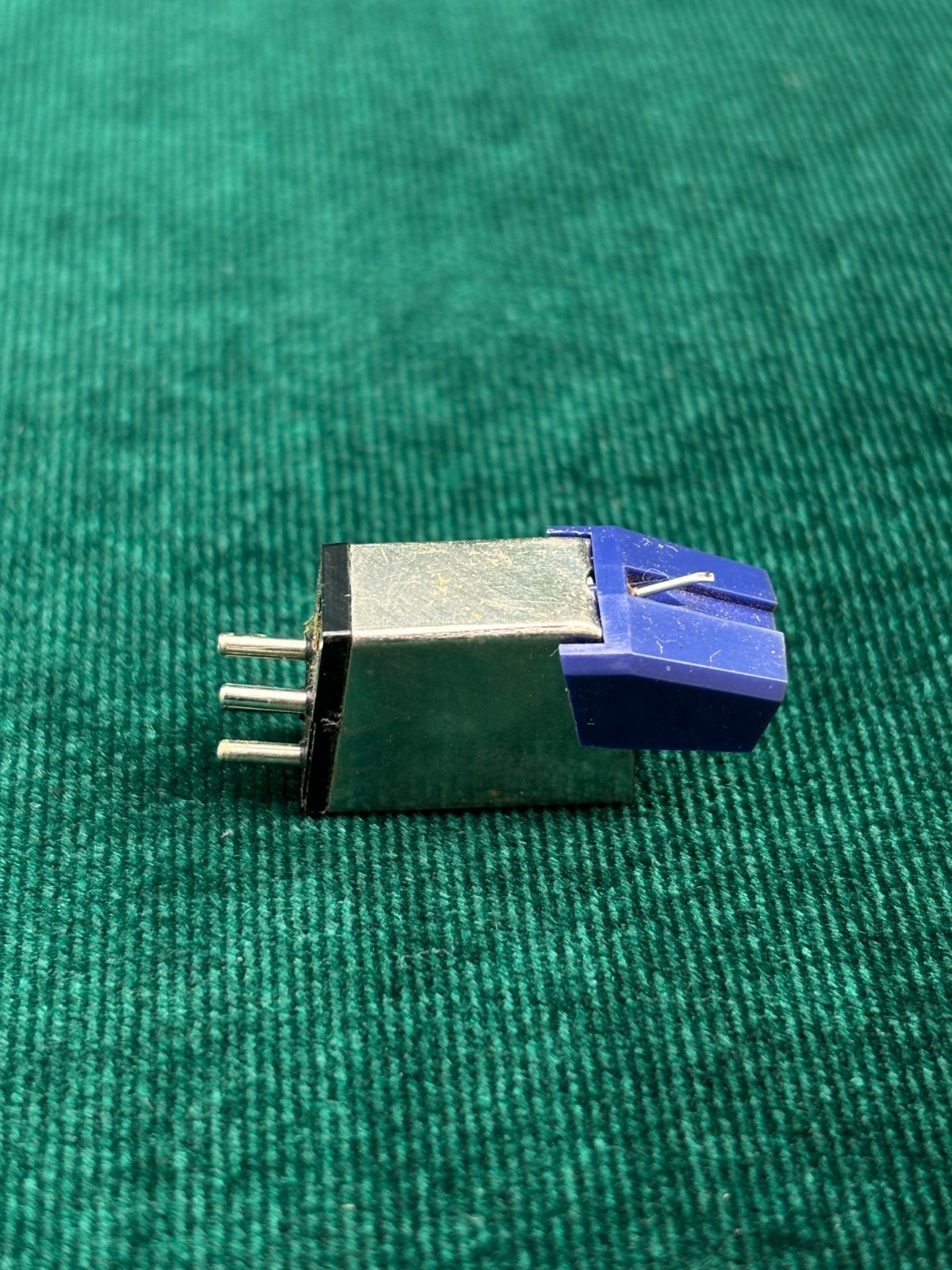 Phono Cartridge With Stylus