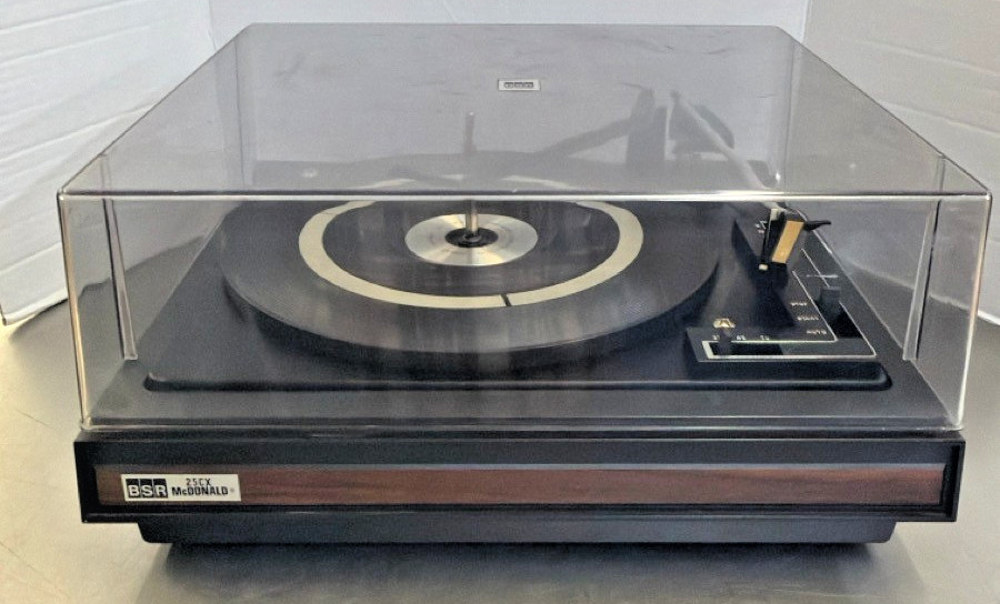 BSR MCDONALD 25CX VINTAGE TURNTABLE WITH COVER SHELL. POWERED ON ON (CJL007055)