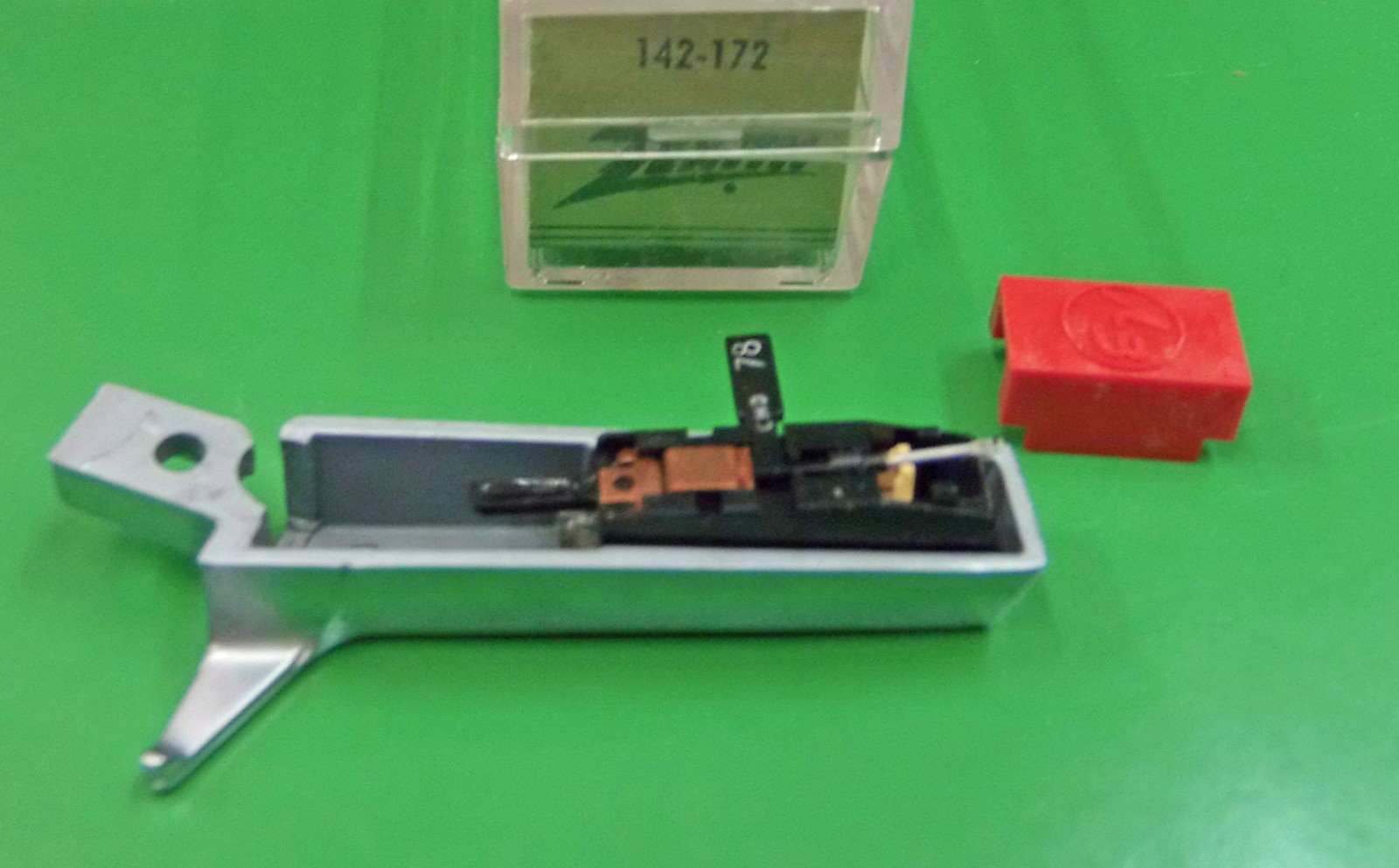 PHONOGRAPH NEEDLE CARTRIDGE ZENITH 142-172 WITH NEEDLE