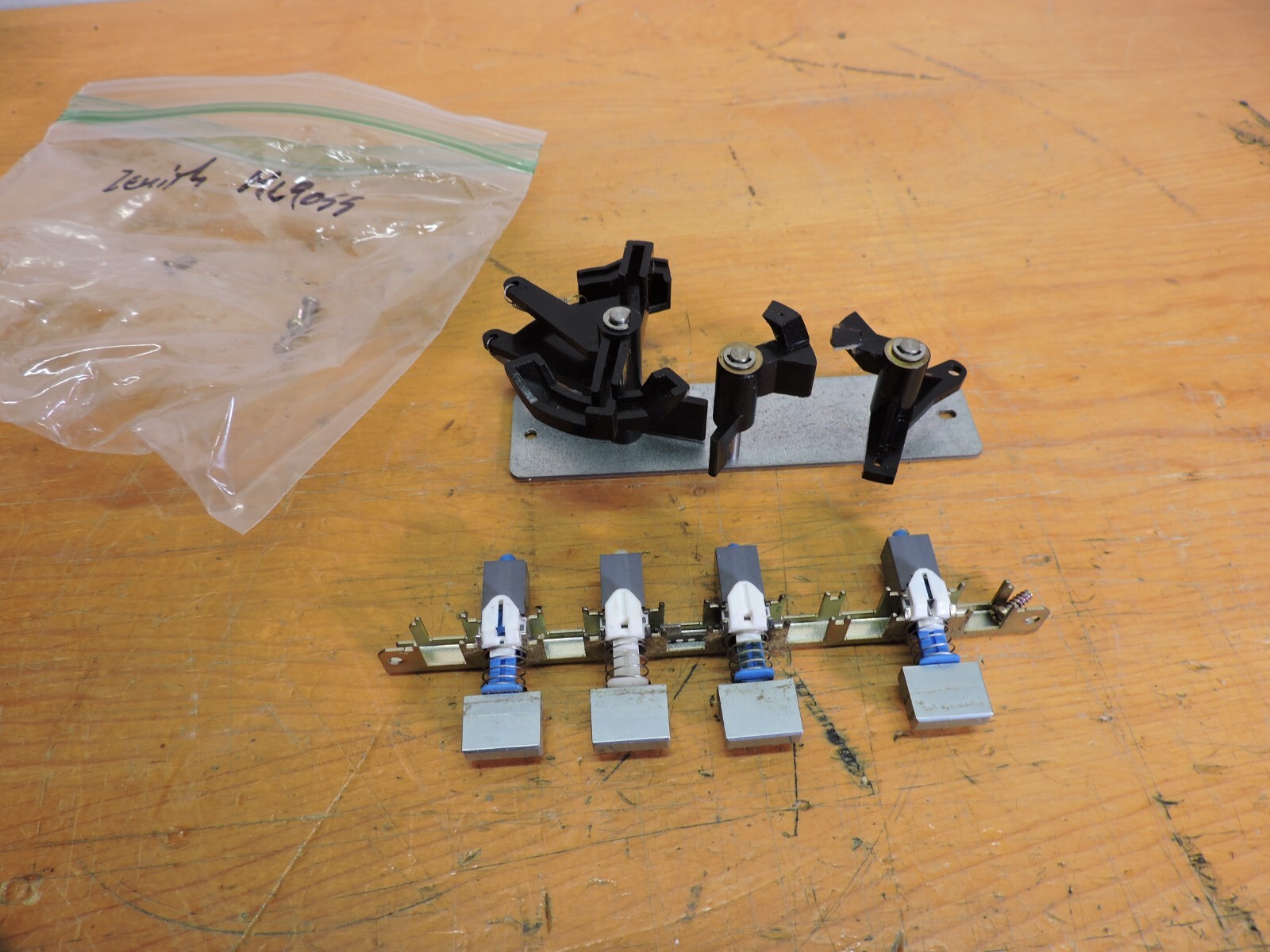 Zenith MC9055 Turntable button assembly