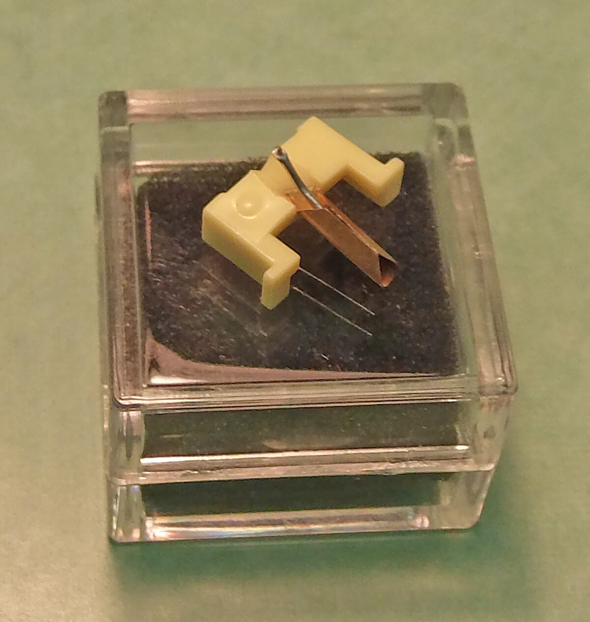 NEW IN BOX TURNTABLE STYLUS NEEDLE for SHURE N70B N72B M70B 4768-D6 768-D6