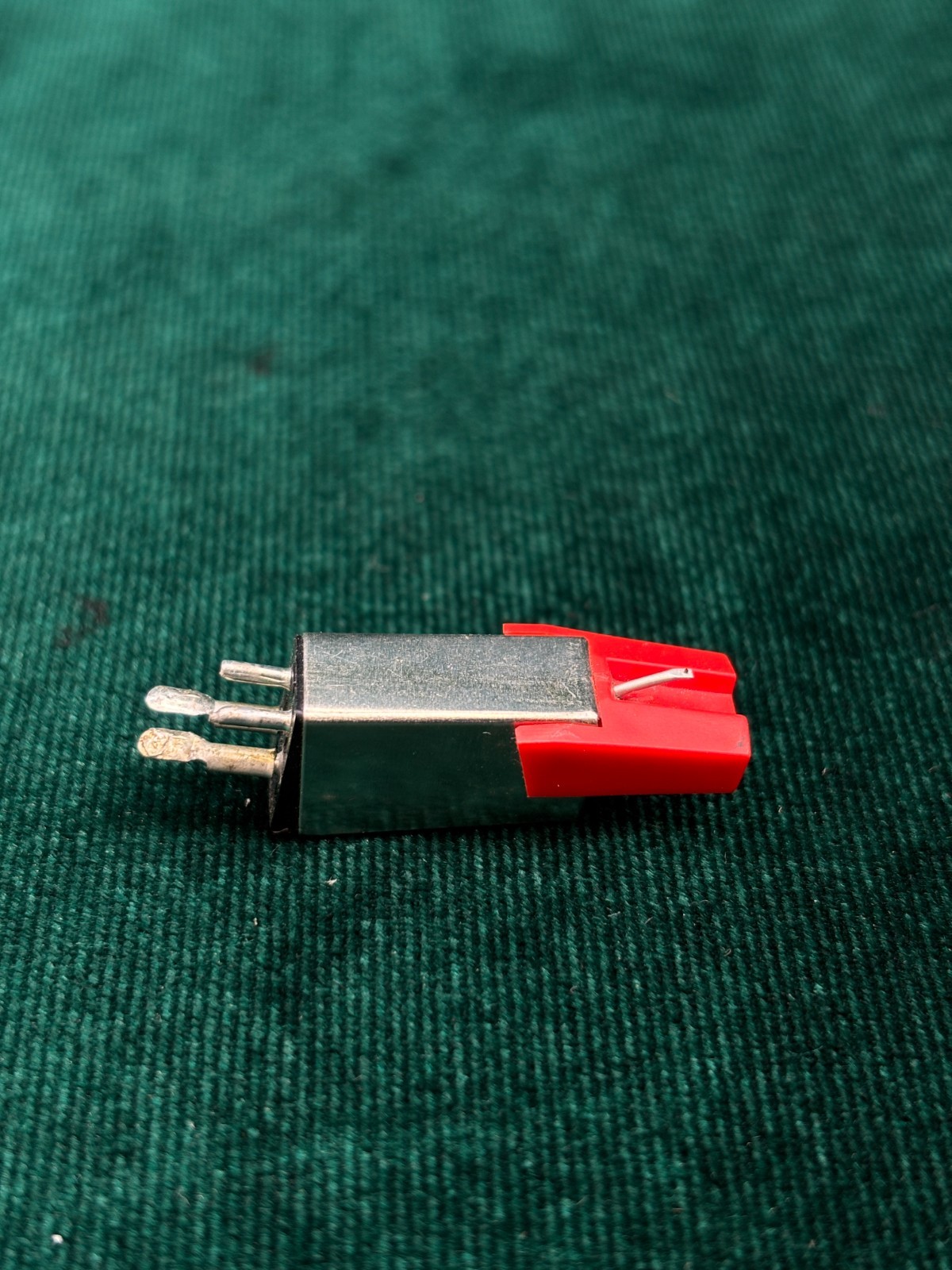 Phono Cartridge With Stylus