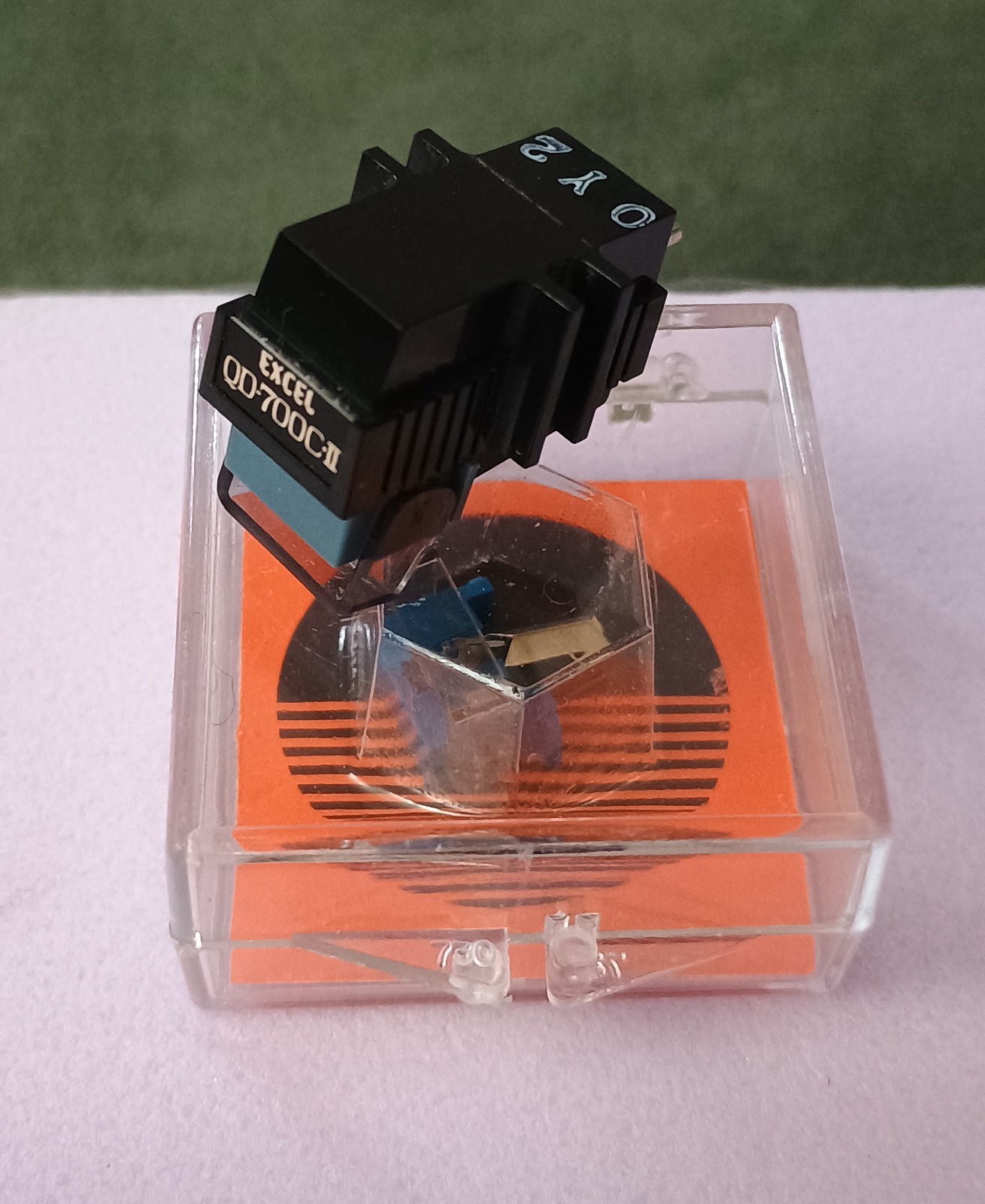 Excel QD-700C head with original used pin and a new replacement