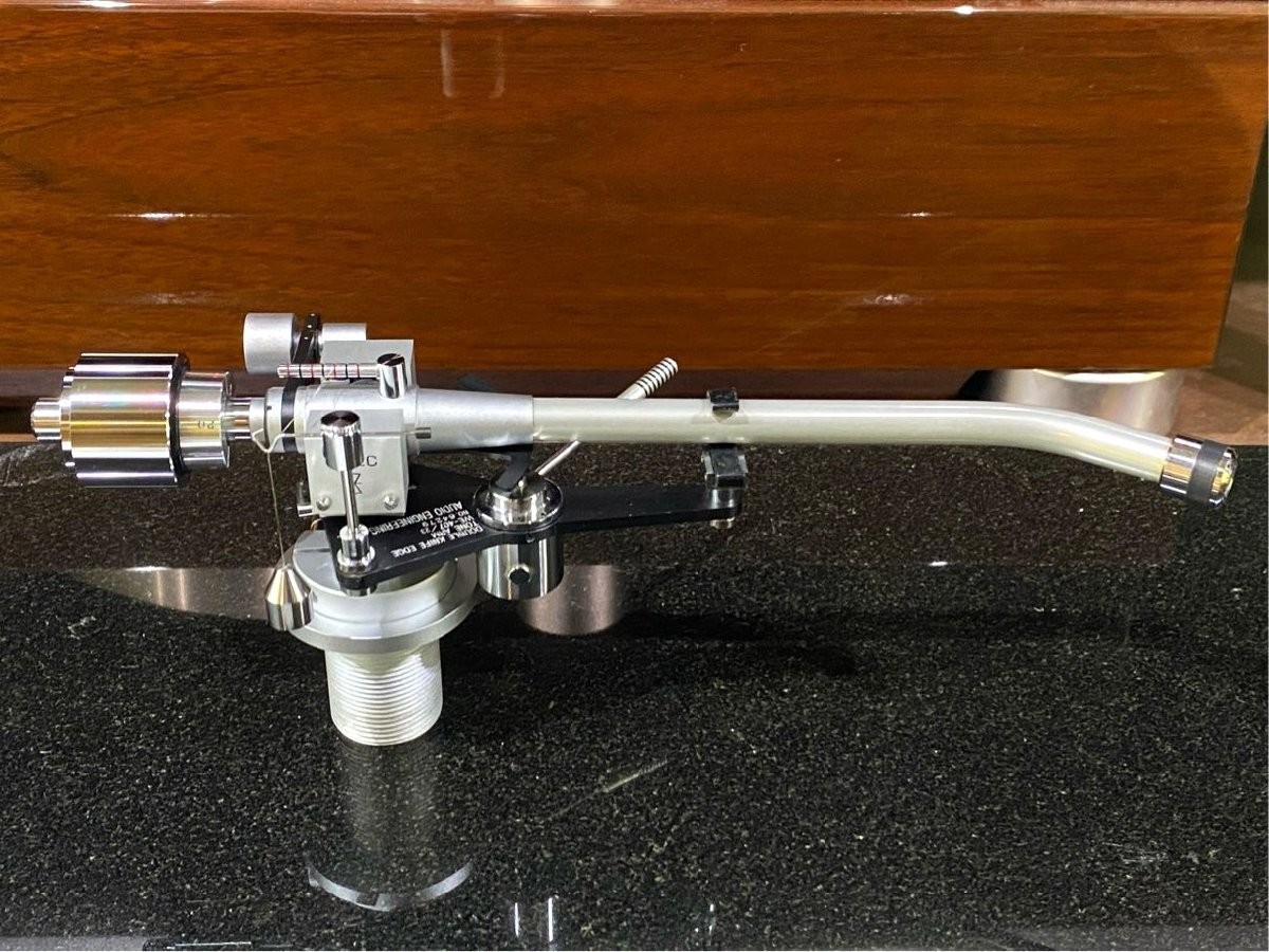 SAEC WE-407/23 W-7M Medium Weight Tone Arm with PHONO Cable Used