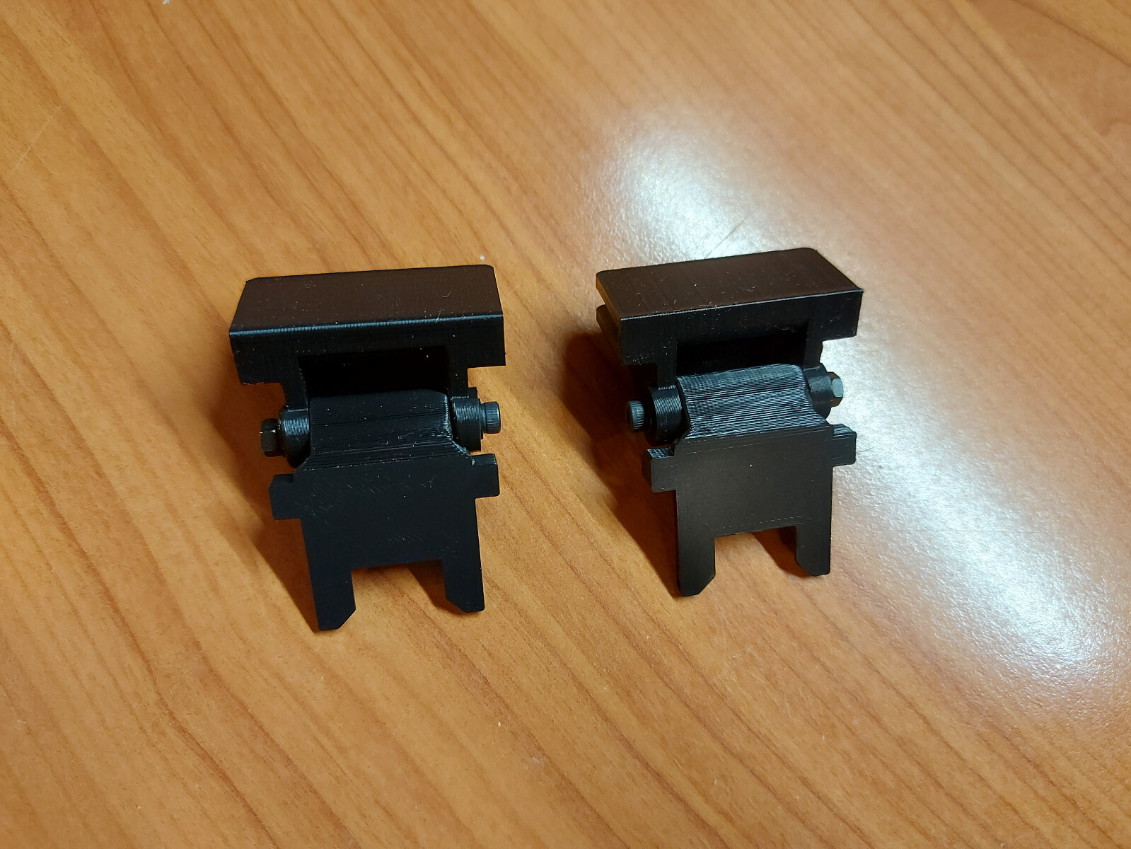 2x SANYO TP-366 TP366 TP 366 DUST COVER HINGE hinges hinge cover hood