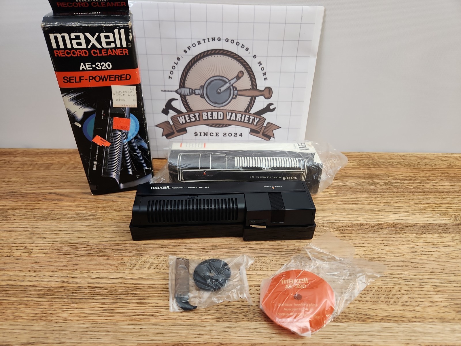 Maxell AE-320 Self-Powered Record Cleaner kit MADE IN JAPAN, TESTED!