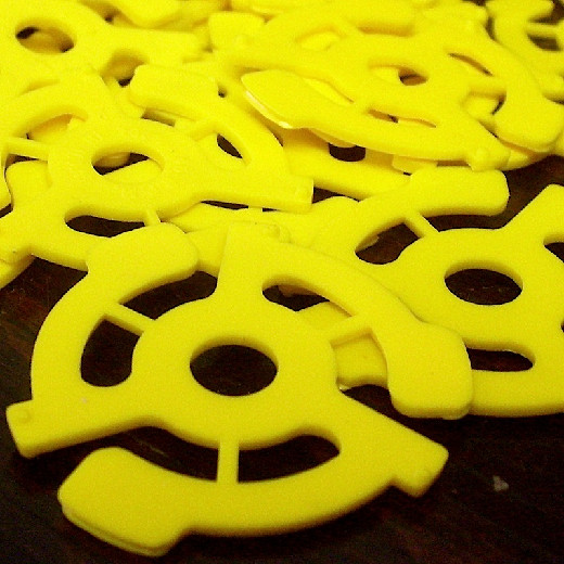 10 YELLOW 45 RPM 7″ RECORD PLASTIC ADAPTER SNAP INSERTS