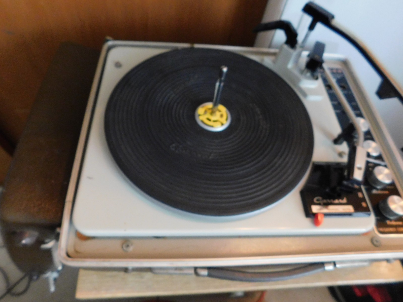 Singer HE-911 Turntable with Travel Case (Working)