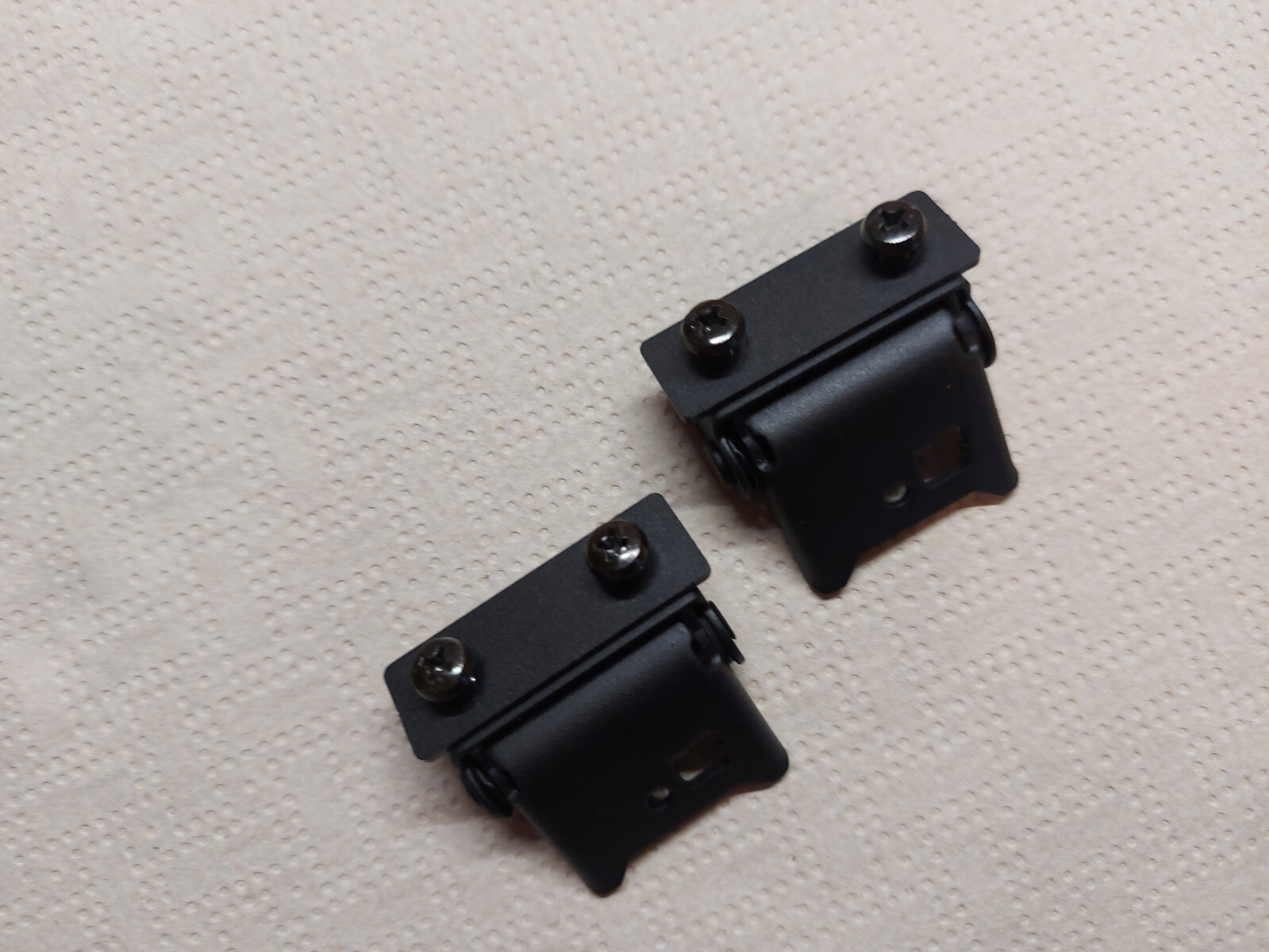 2x DUST COVER HINGE HINGES LID TURNTABLE – NOS NEW – SANYO TP-1012 TP1012