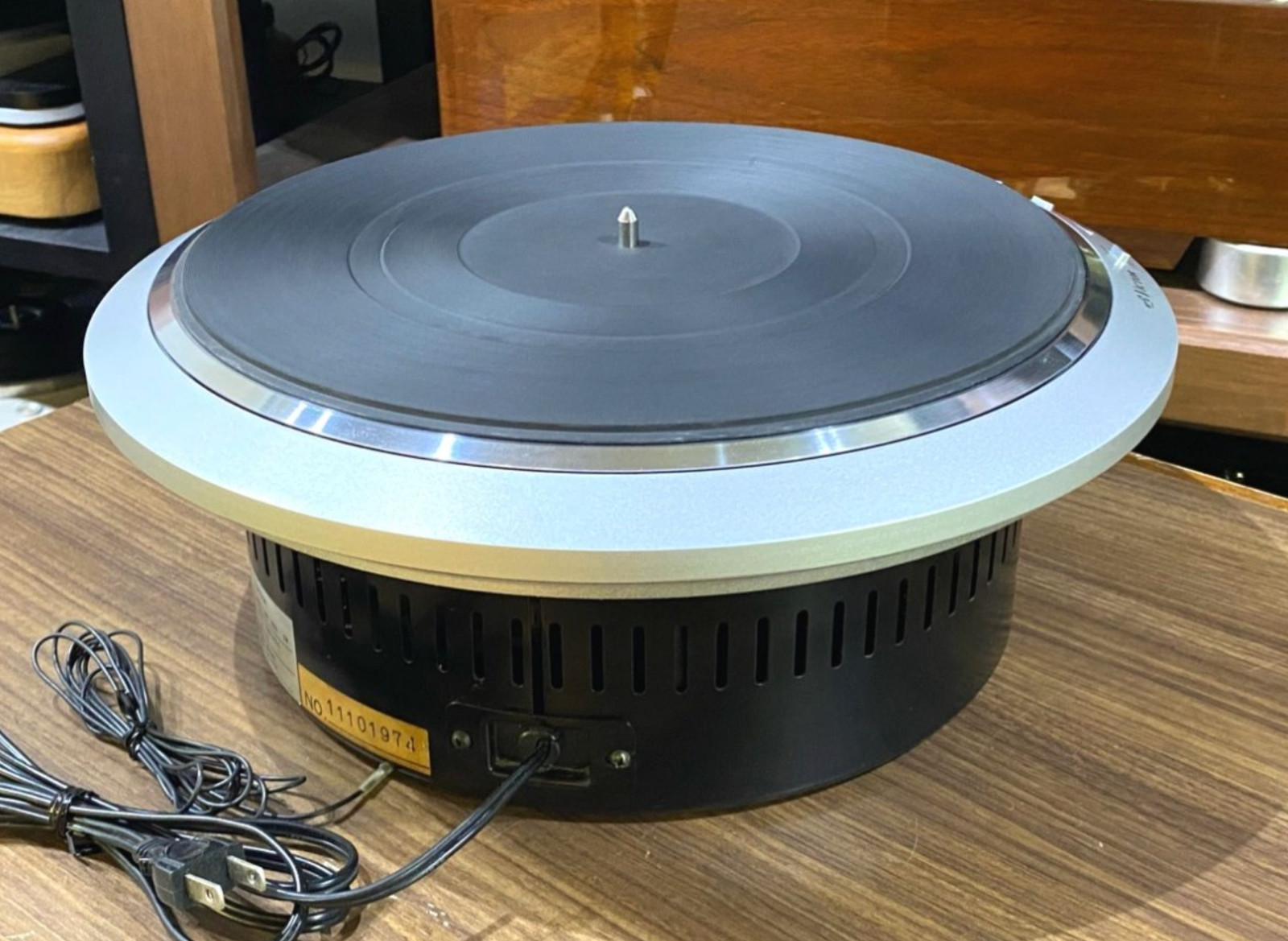 Victor TT-81 FG Servo Quartz Lock Direct Drive Turntable Tested Excellent AC100V