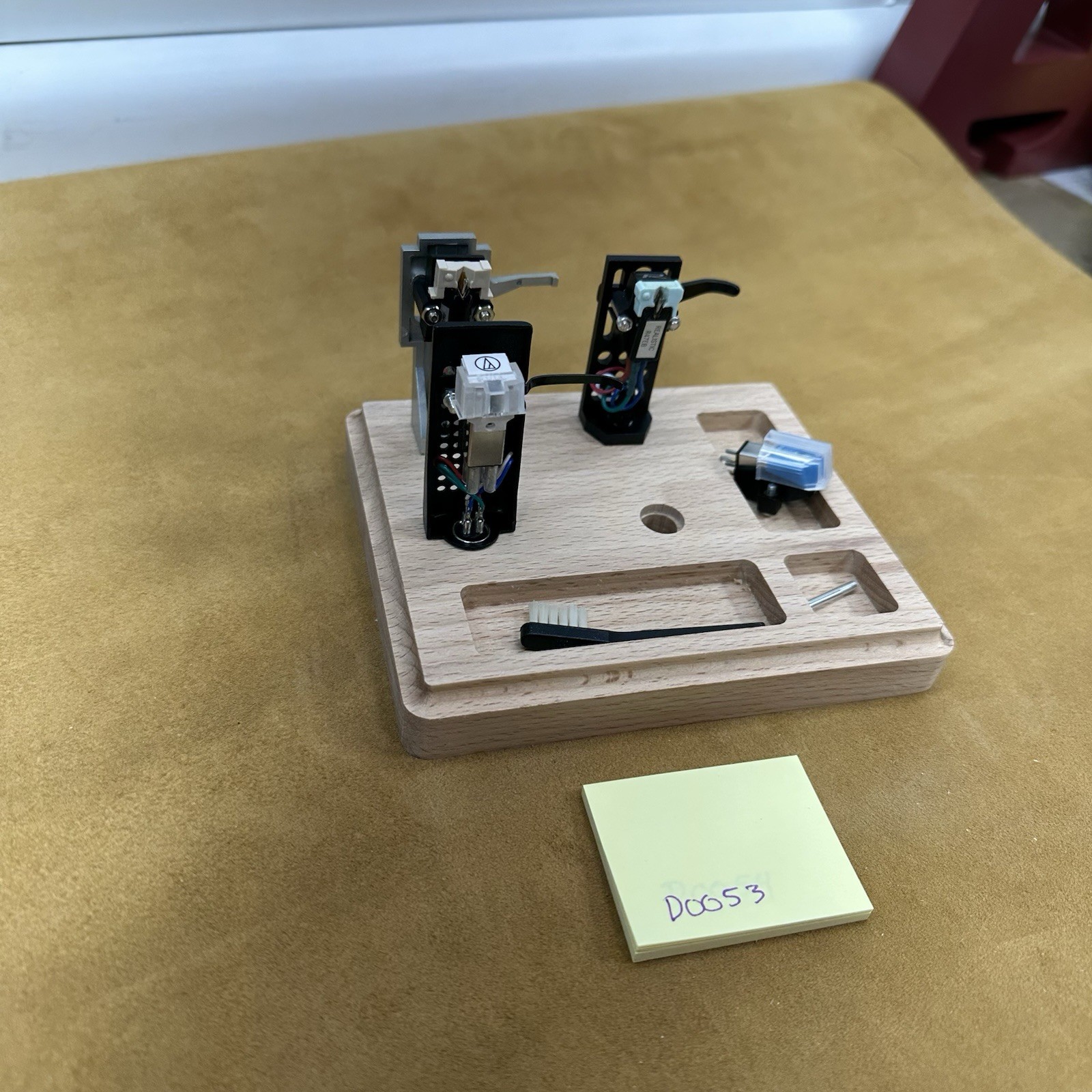Turntable Cartridges Headshell Stand Display Beech – Four + Accessories- Read