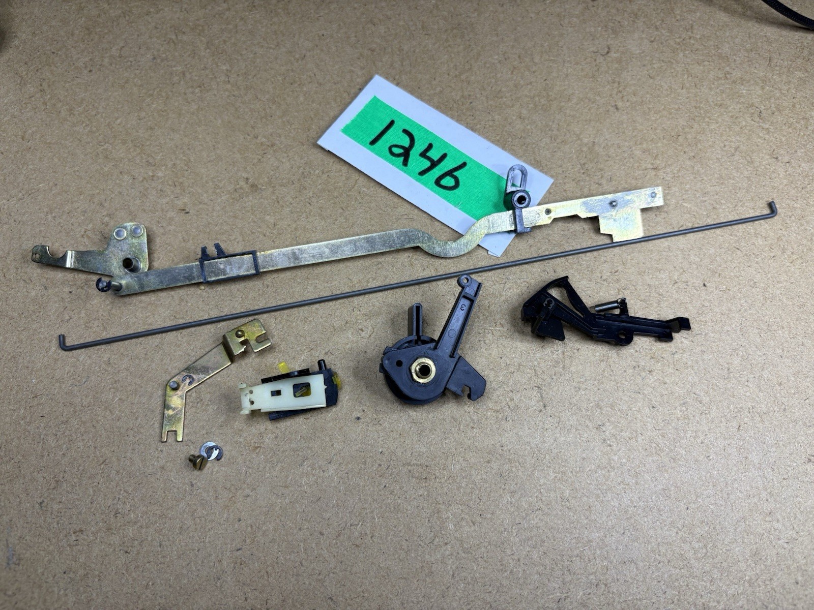Dual 1246 Part (likely to fit 1245, 1249, 1237, 1241)-MISC LEVER/ROD ASSM