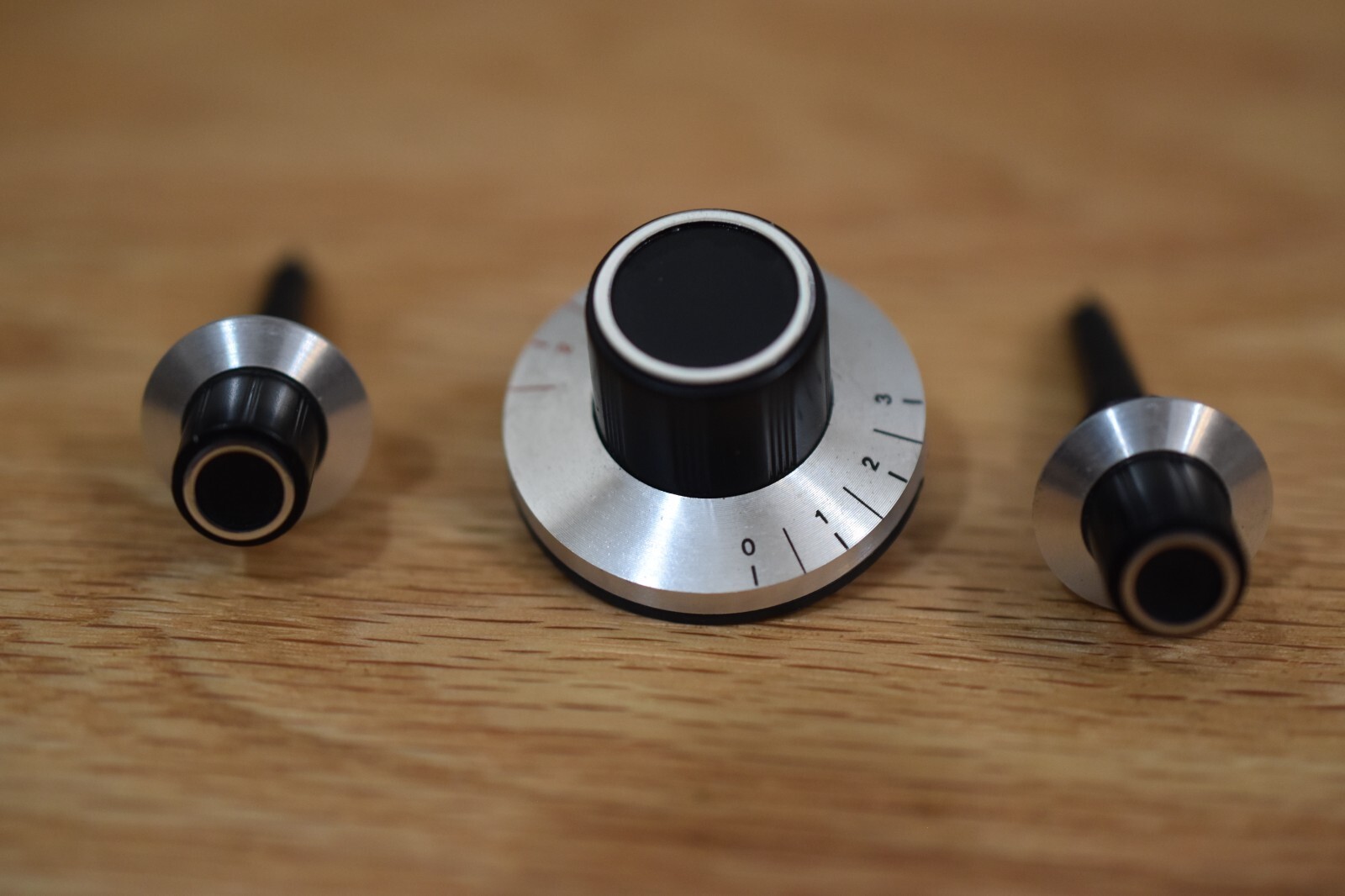 PHILIPS 777 Pitch And Anti-Skate Knobs – Vintage Turntable Parts #394