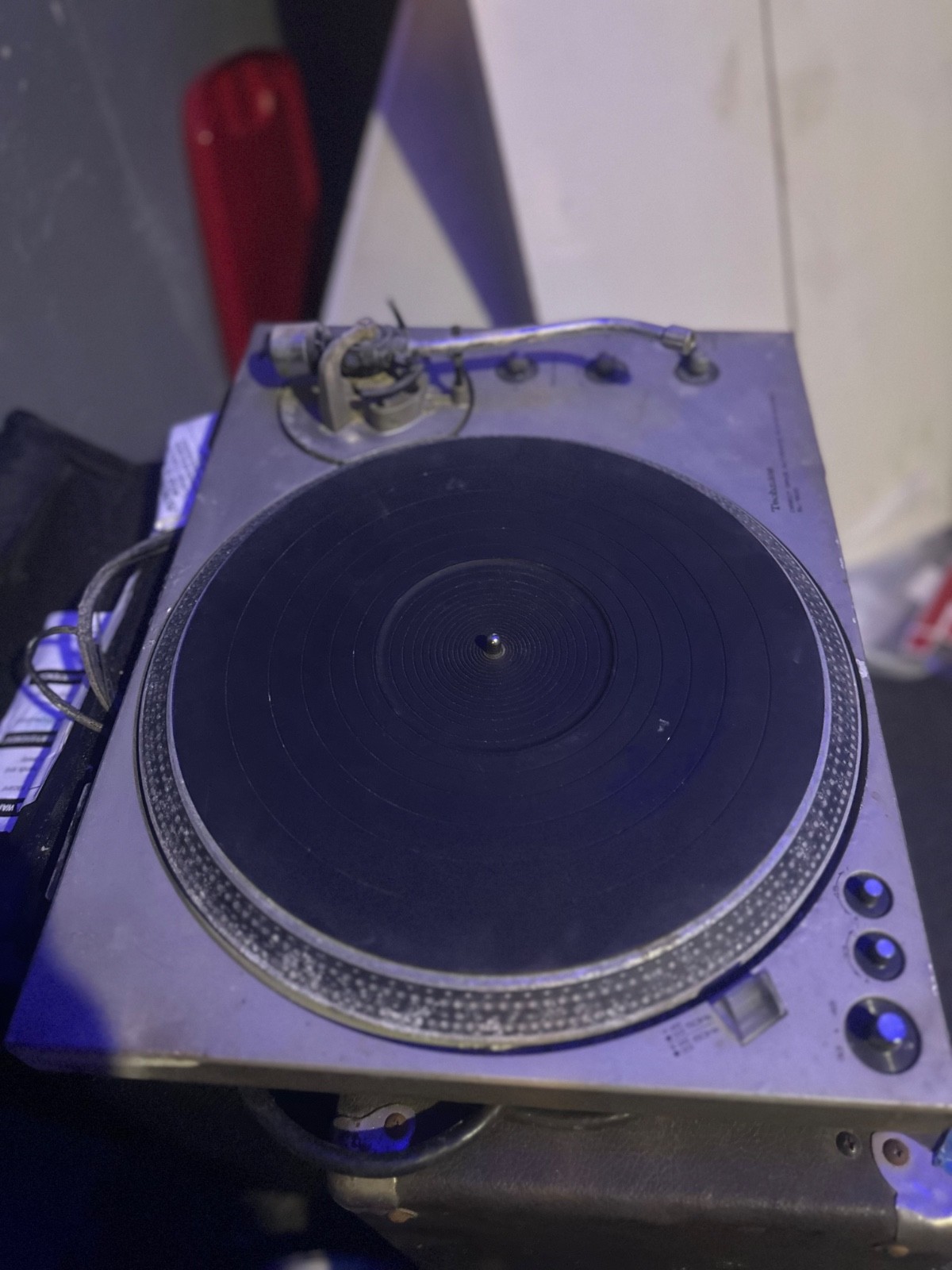 Techincs SL-1600 vintage Turn Table selling as is!! Price negotiable