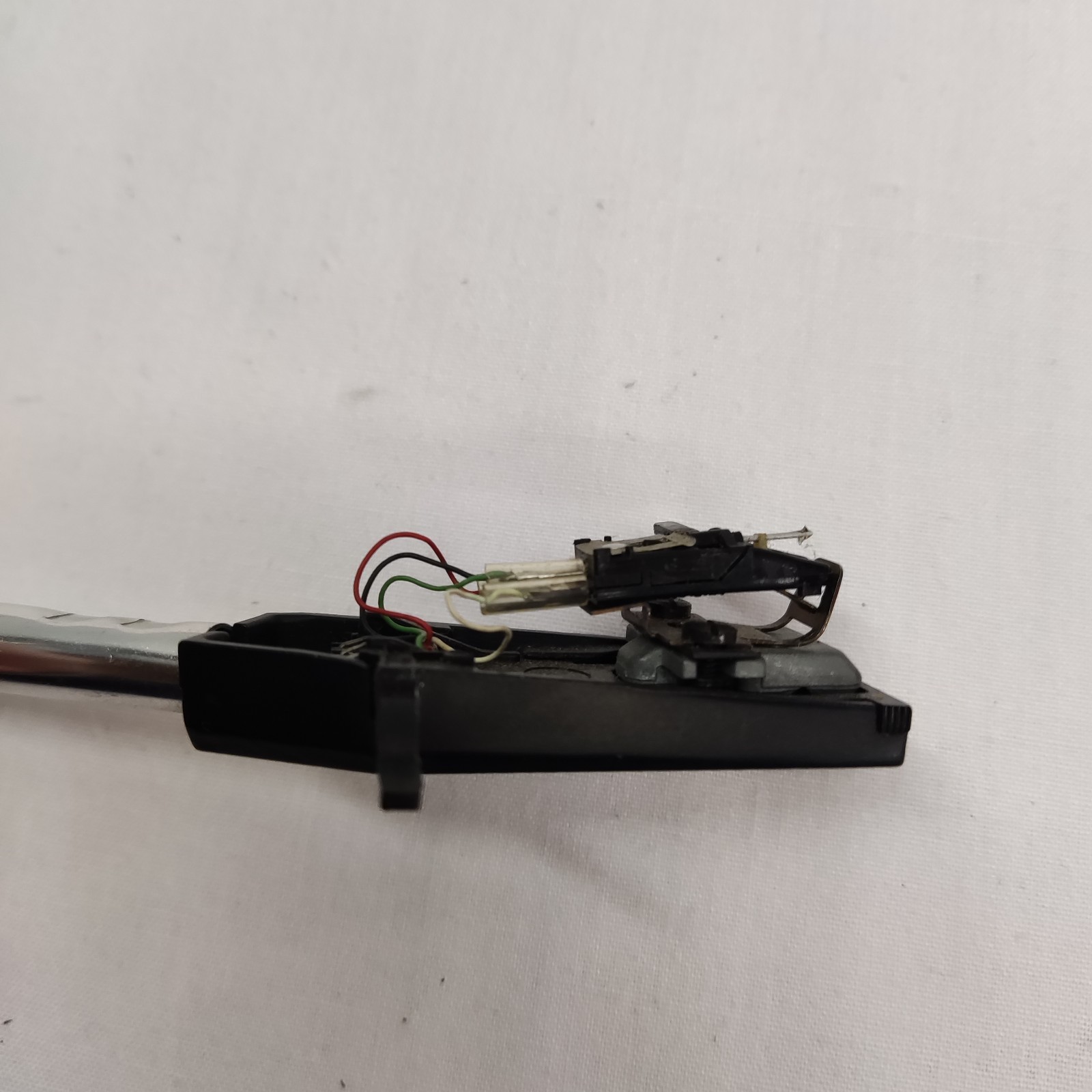 HEADSHELL WITH CARTRIDGE AND STYLUS FOR RECORD PLAYER TURNTABLE READ DESCRIPTION