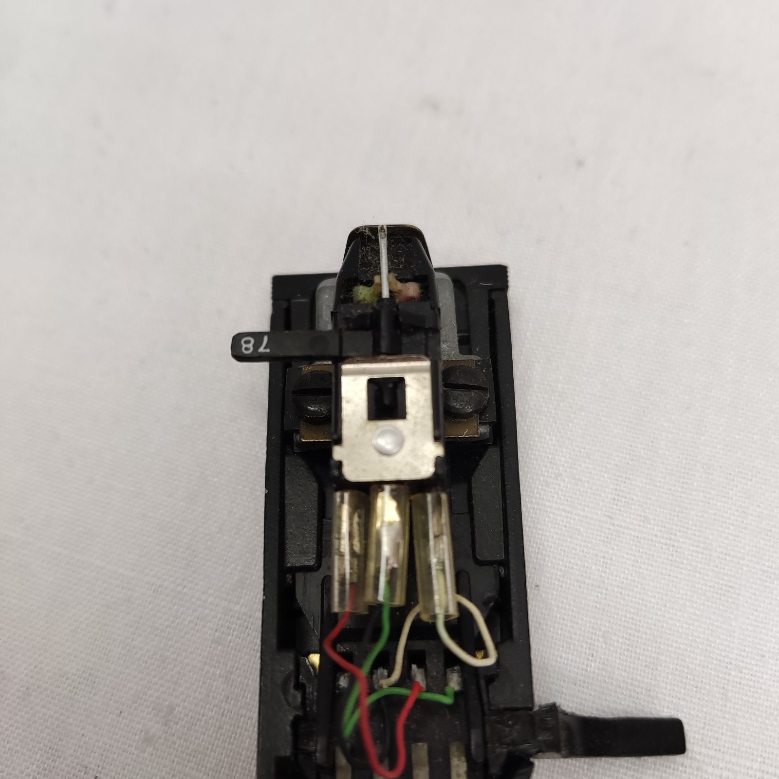 HEADSHELL WITH CARTRIDGE AND STYLUS FOR RECORD PLAYER TURNTABLE READ DESCRIPTION