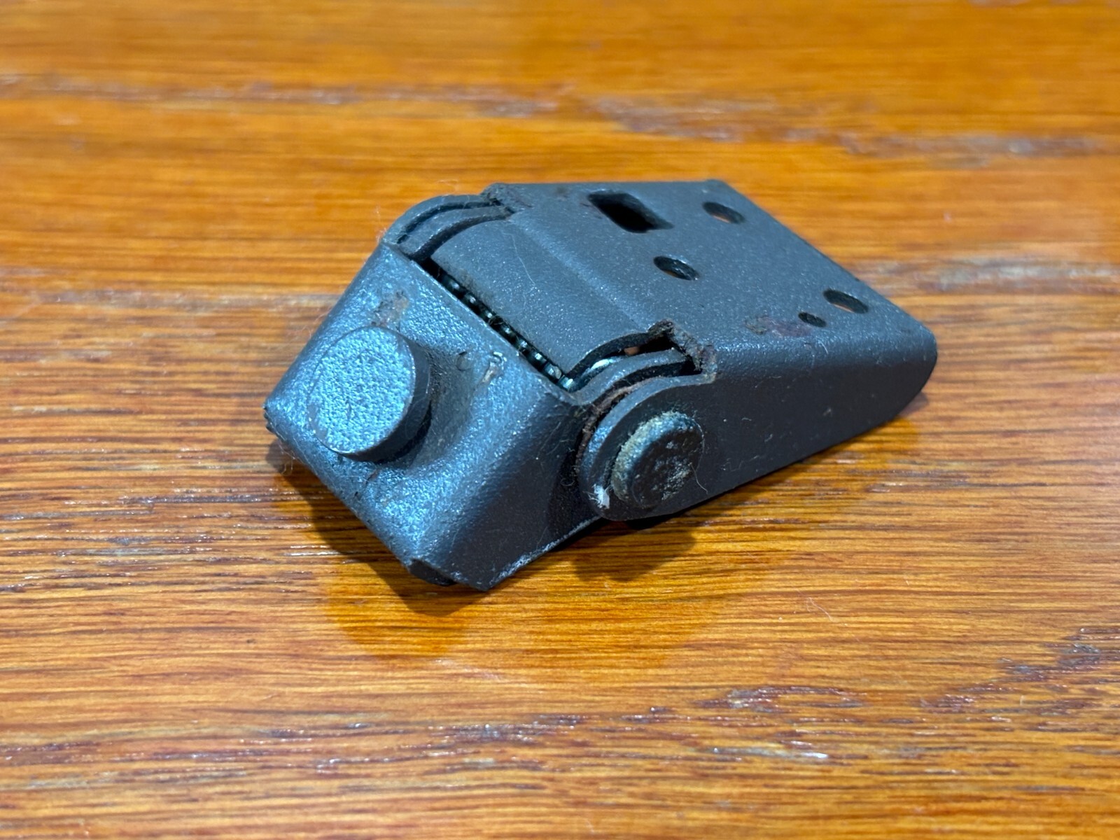 Turntable Parts – Dust Cover Hinge (1)