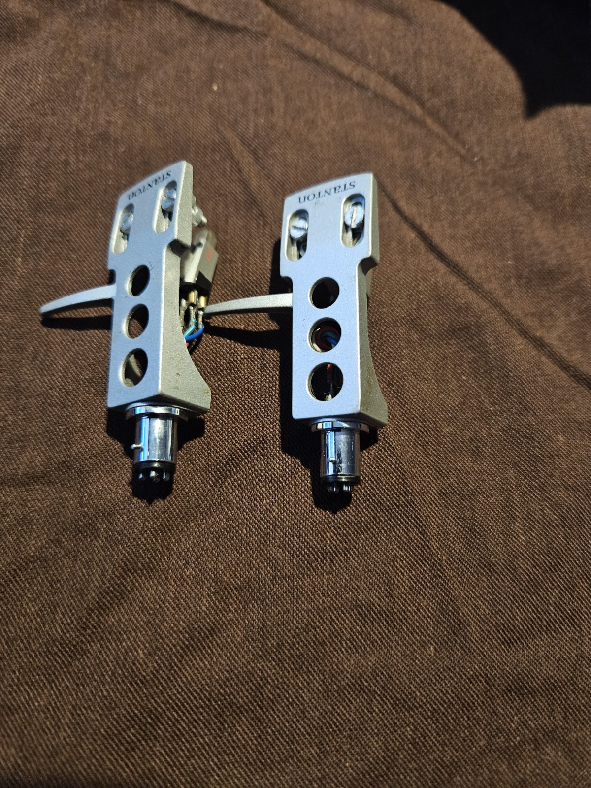 2 Ortofon Om Cartridge Mounted On Silver Stanton Headshell ,2 shure Cartridge