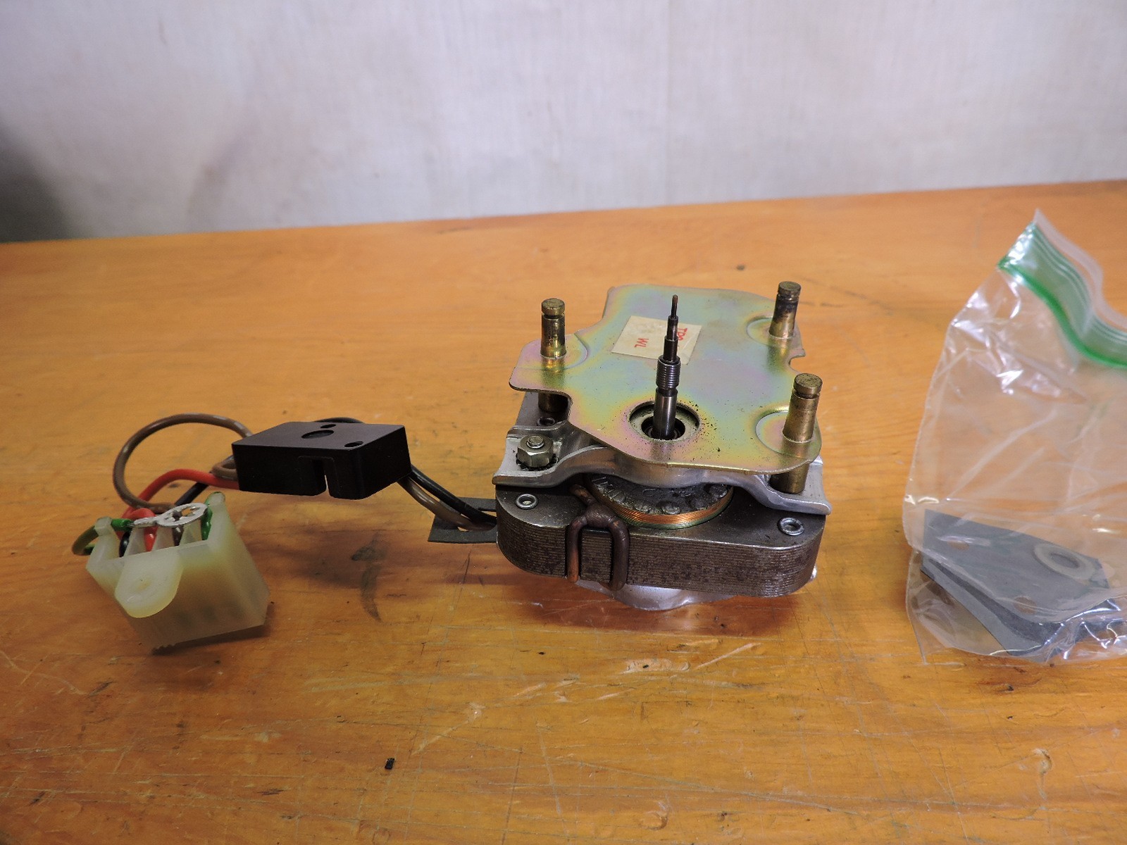 BSR Turntable Part – Model C141 – Main Drive motor, switch and plug