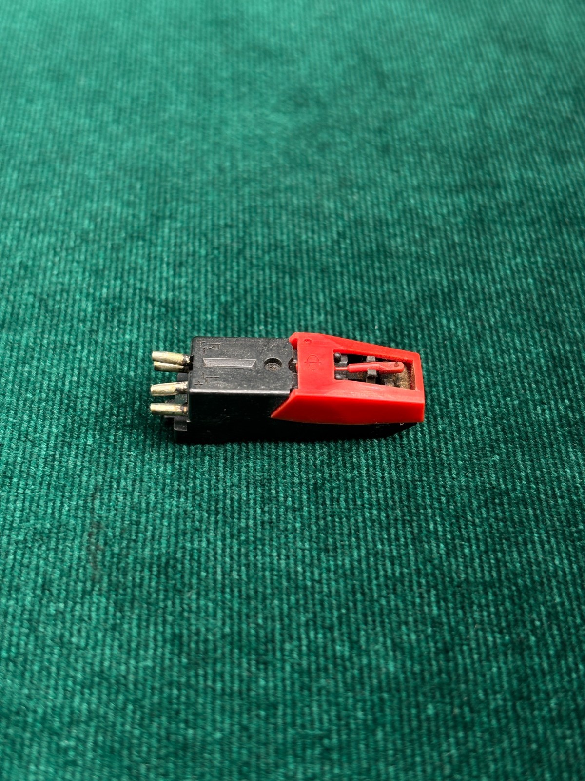 Phono Cartridge with Stylus