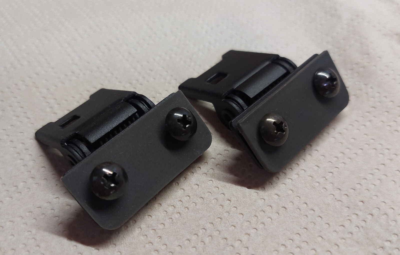 2x DUST COVER LID HINGES ORIGINAL – NOS – NEW – LUXMAN PD-264 PD264 PD 264