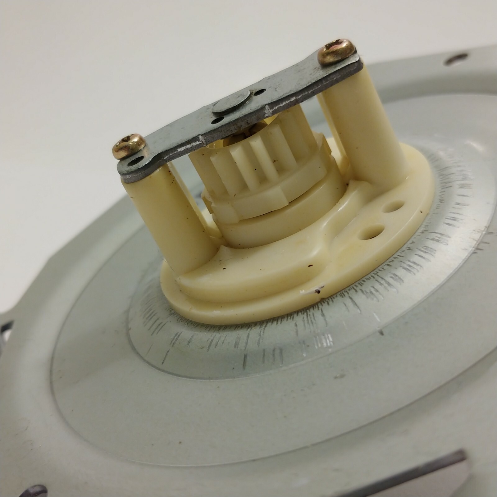 Technics SL-Q20 Turntable Part Spindle Shaft Bearing Gear Mount Assembly Tested