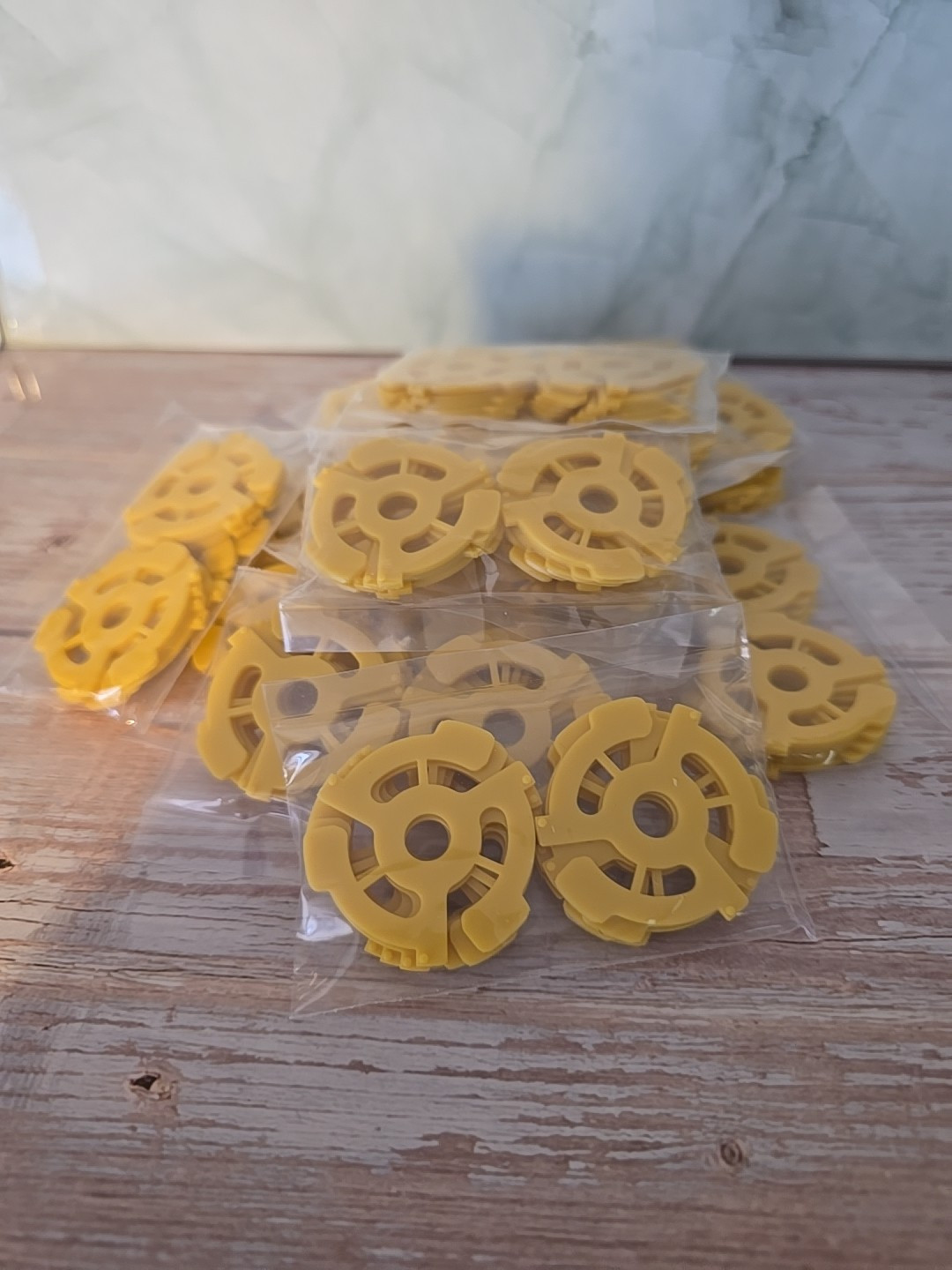 Package of (150) 45 rpm 7″ Record Plastic Adapter Snap-In Inserts Turntable