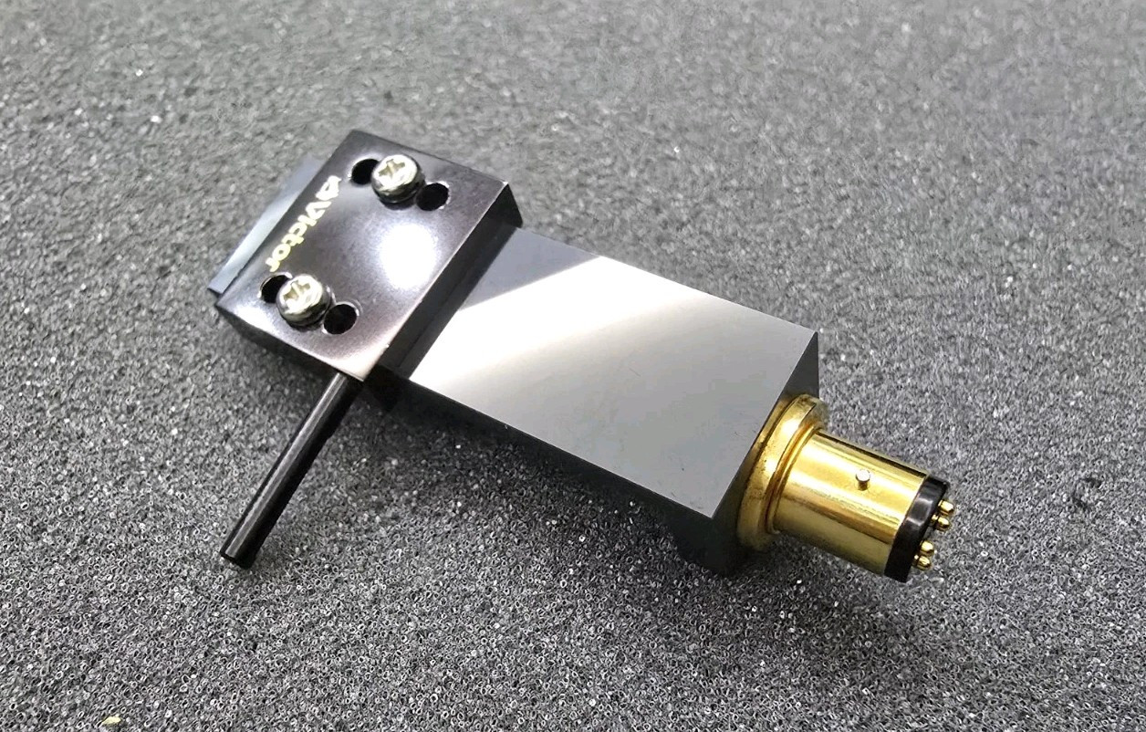 Victor PH-L1000. “High End” Headshell