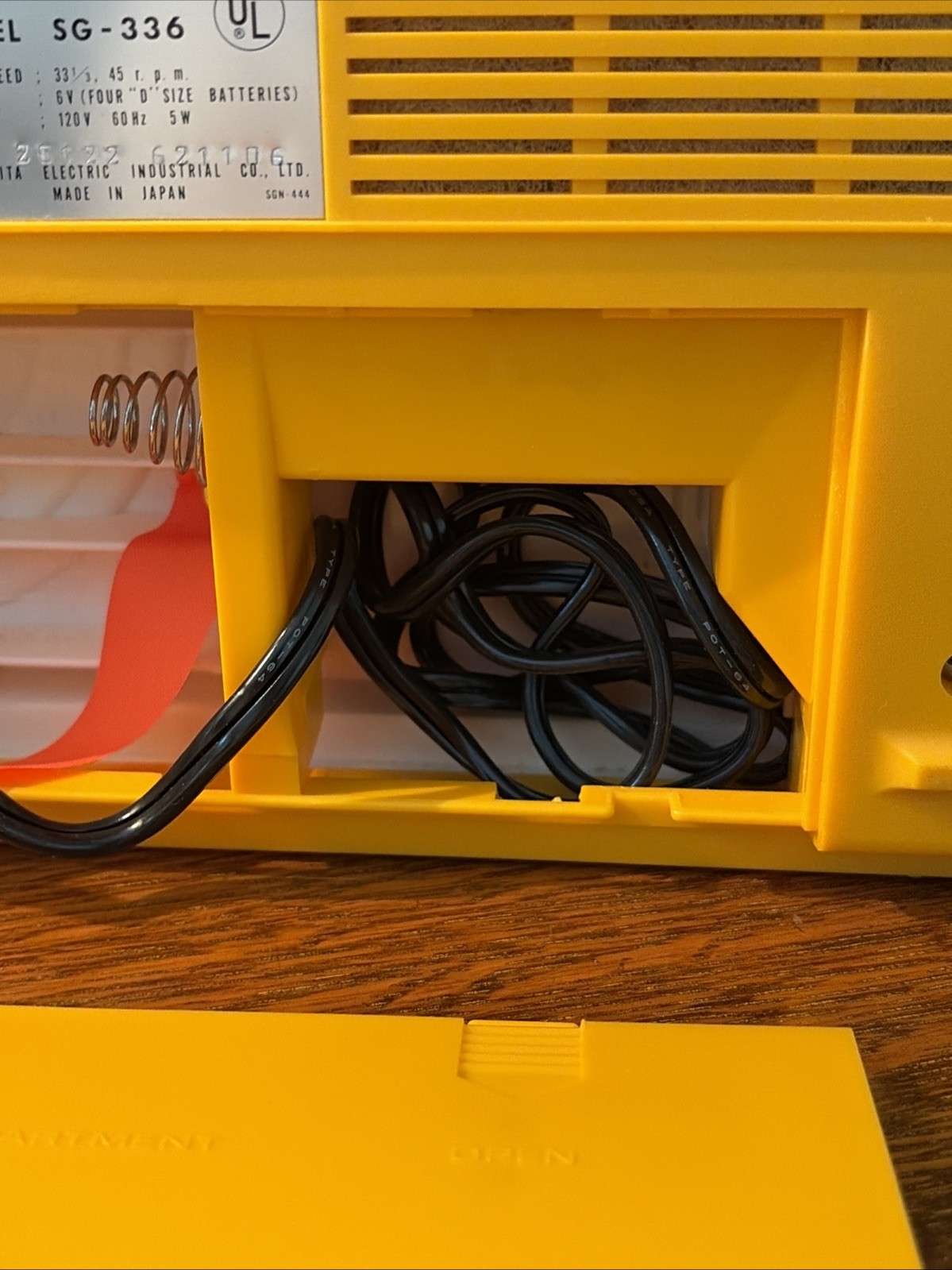 PANASONIC Portable turntable SG-336 portable Record Player Tested Working Yellow