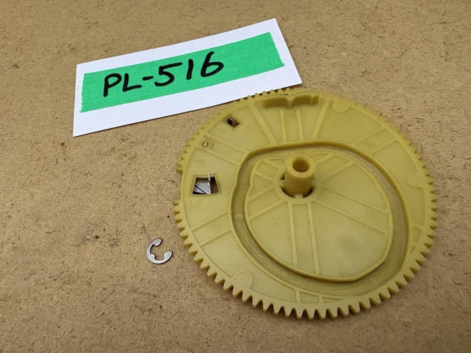 Pioneer PL-516 Part (May Also Fit 512/514/518/510A/540) -CAM GEAR W/RETURN CLIP