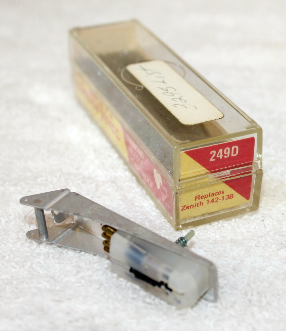 Electro-Voice 2495D Ceramic Phono Cartridge & Diamond Needle ~ NOS w/ Box