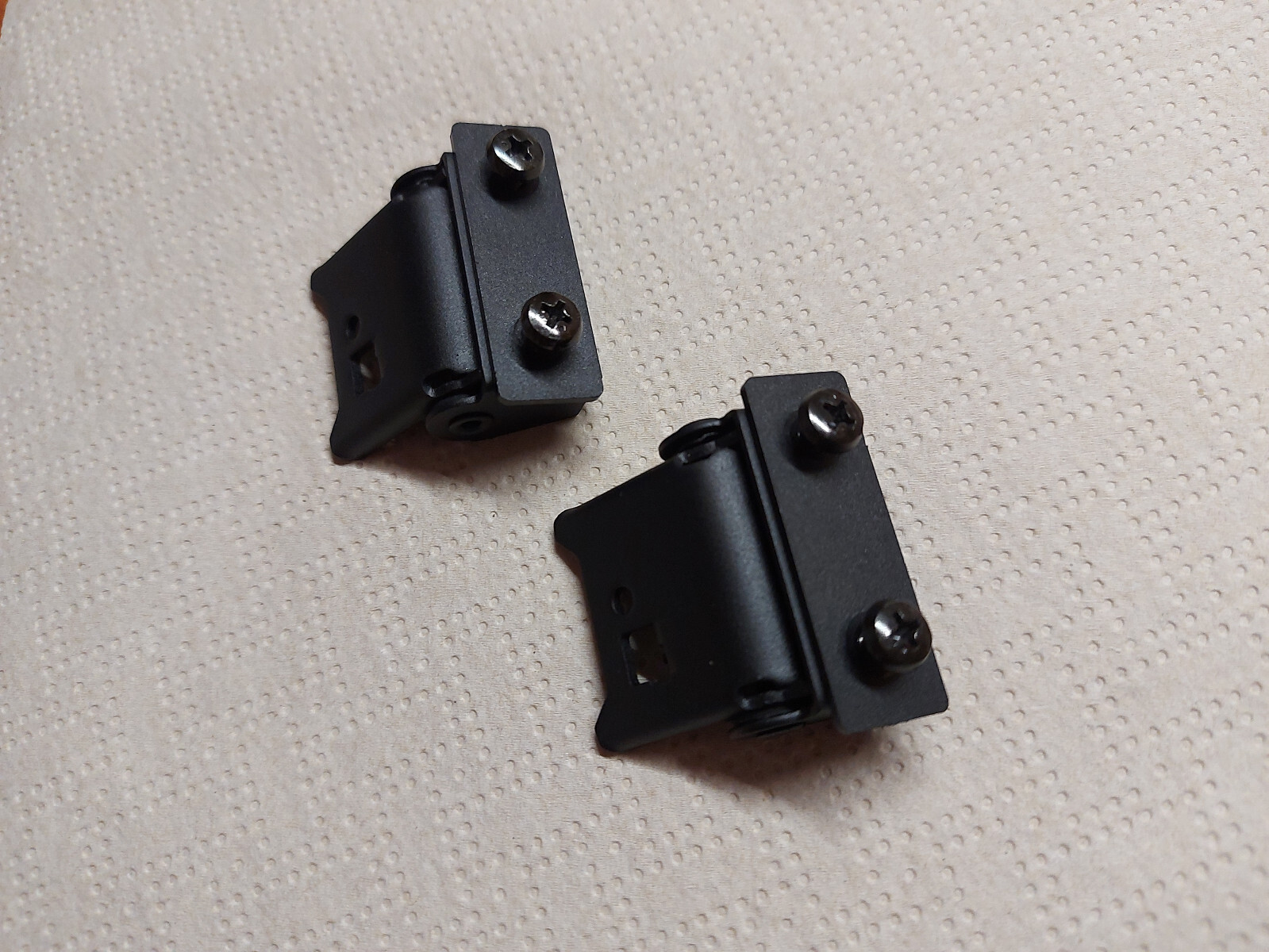 2x DUST COVER HINGE HINGES LID TURNTABLE – NOS NEW – SANYO TP-1012 TP1012