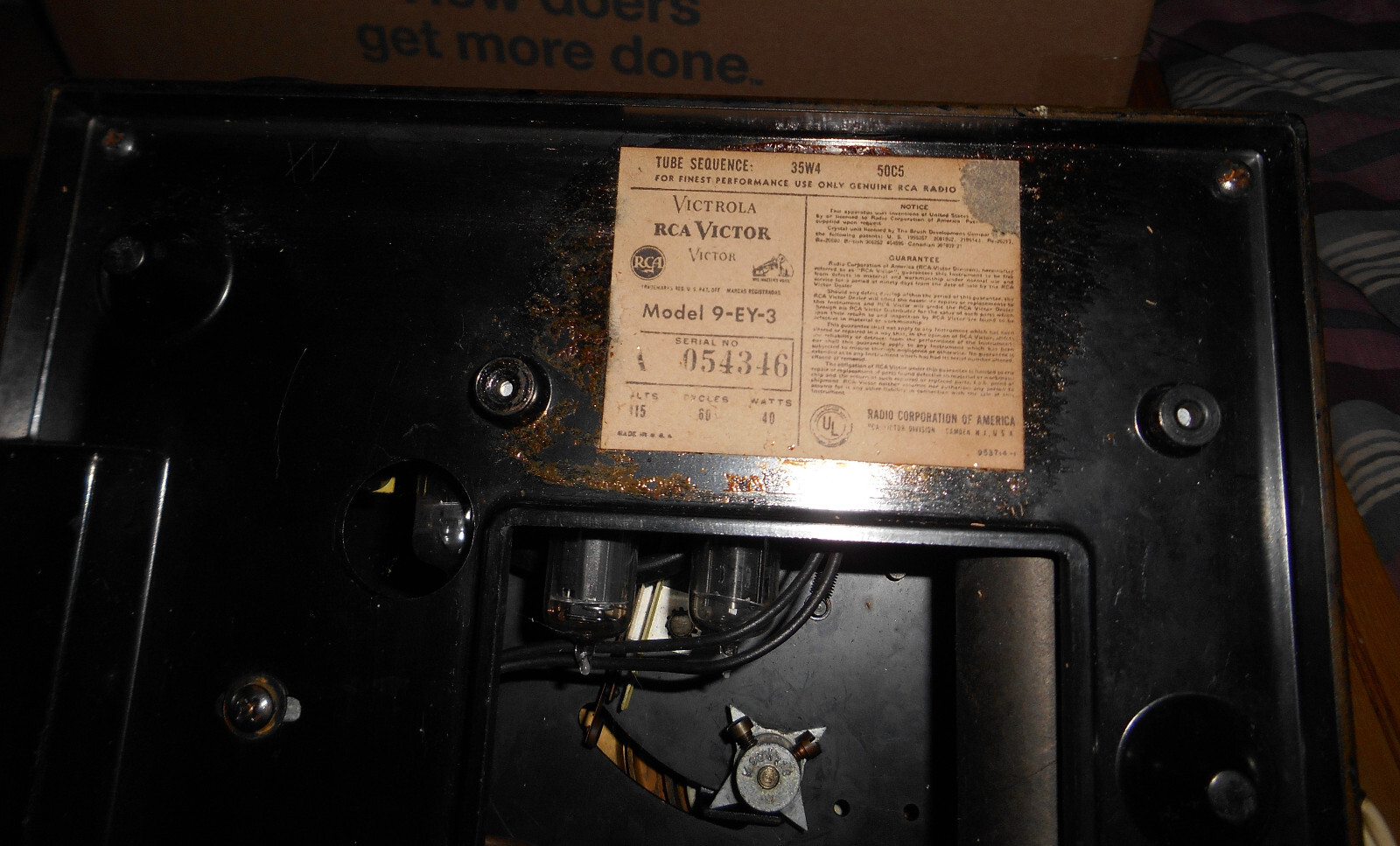 RCA 45 MODEL 9EY3 RECORD PLAYER AS IS FOR PARTS / REPAIR NO CRACKS/CHIPS IN CASE