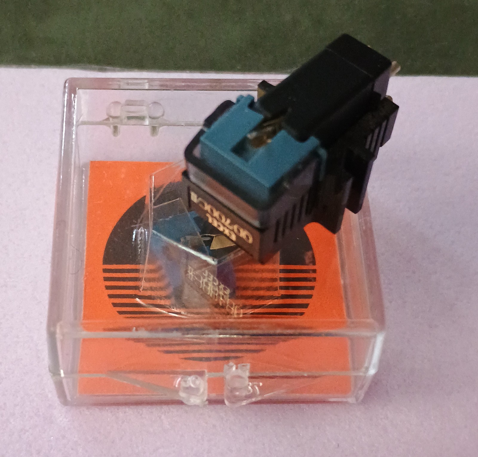 Excel QD-700C head with original used pin and a new replacement