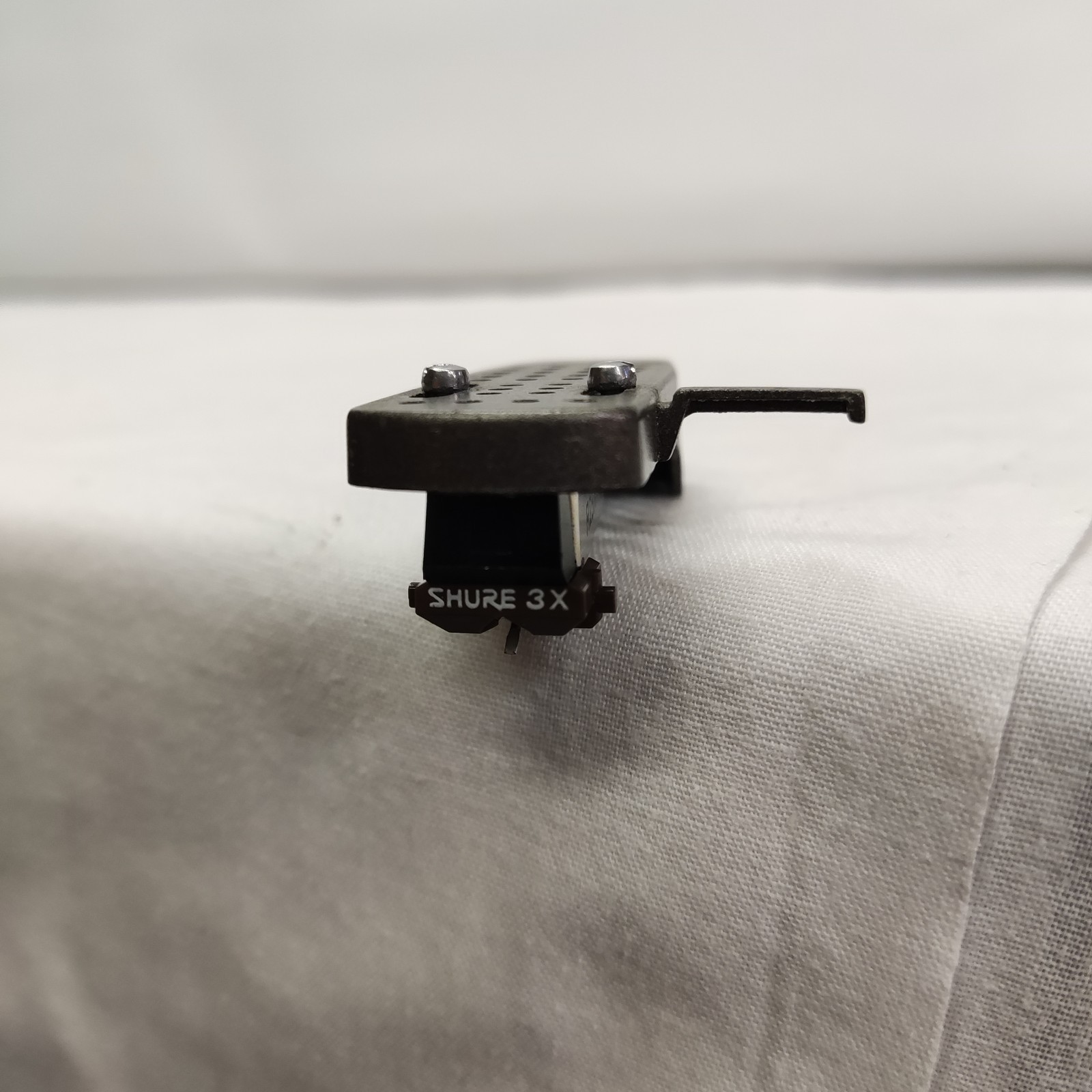 SHURE REALISTIC R25XT CARTRIDGE WITH SHURE 3X STYLUS NEEDLE AND HEADSHELL