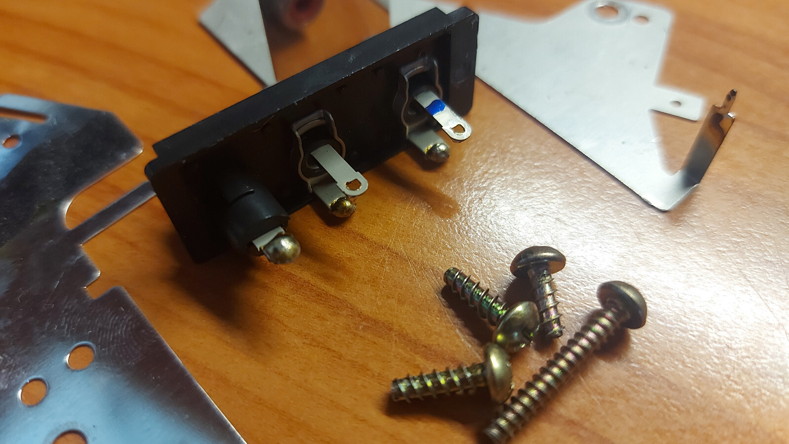 Technics SL-DD33 – Ground Jack Phono RCA CONNECTOR Output Shield – ORIGINAL