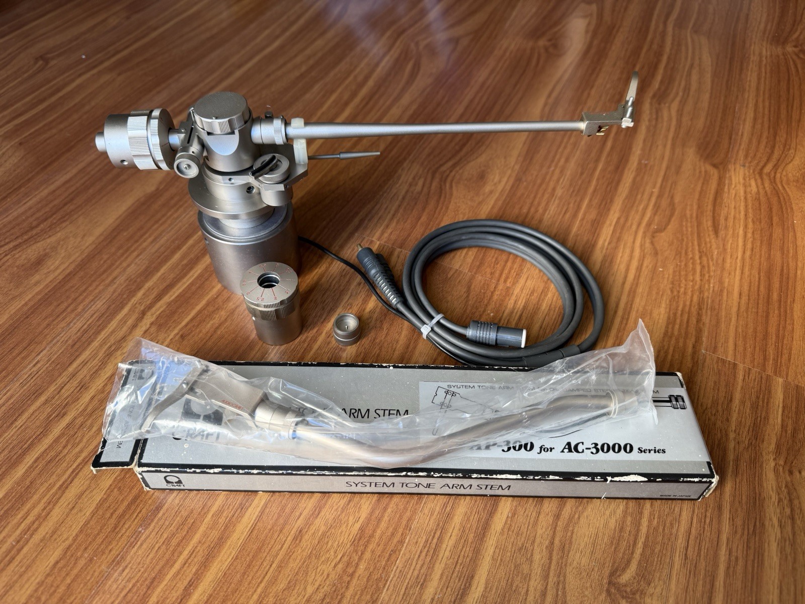 Audio Craft AC-3000 Tonearm for MC cartridge and Micro seiki Tủntable