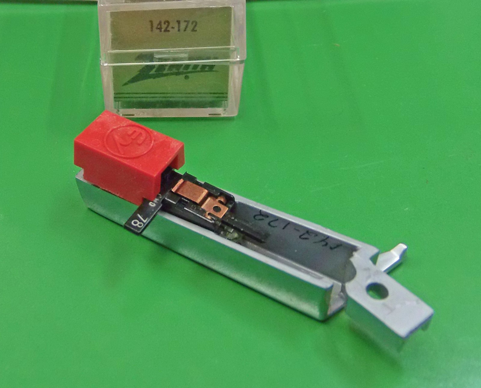 PHONOGRAPH NEEDLE CARTRIDGE ZENITH 142-172 WITH NEEDLE